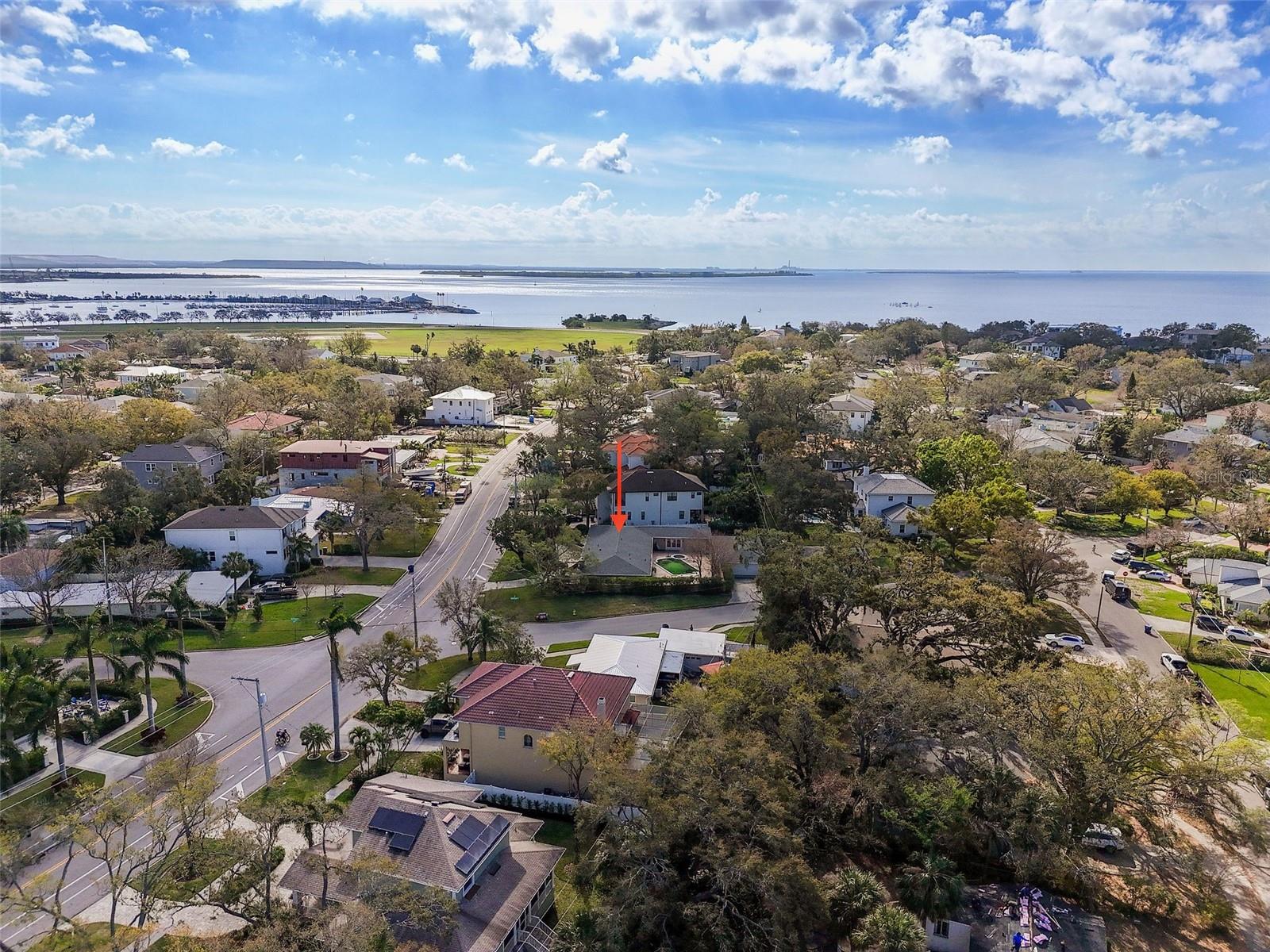 Listing photo id 3 for 516 Davis Boulevard