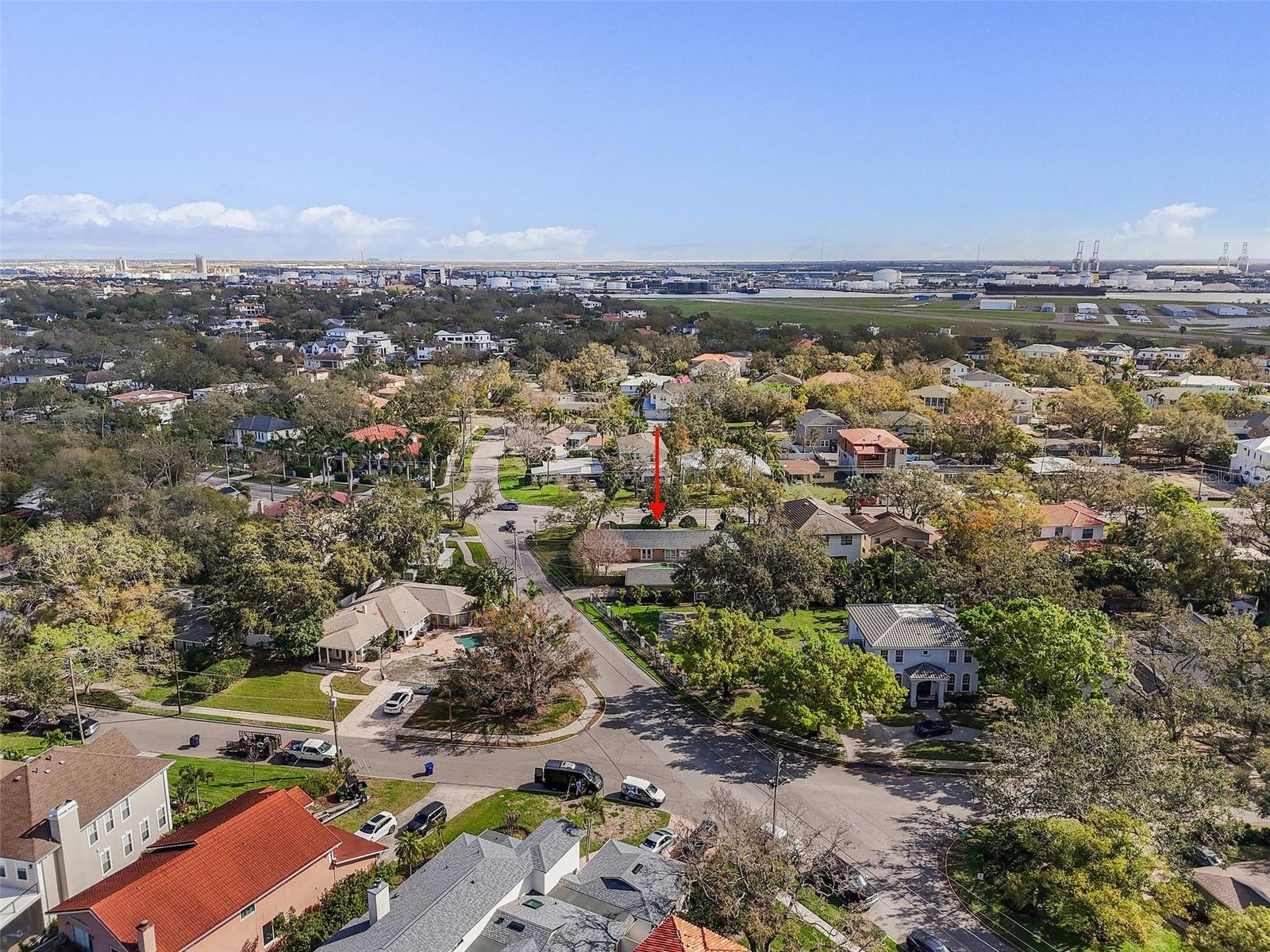 Listing photo id 5 for 516 Davis Boulevard