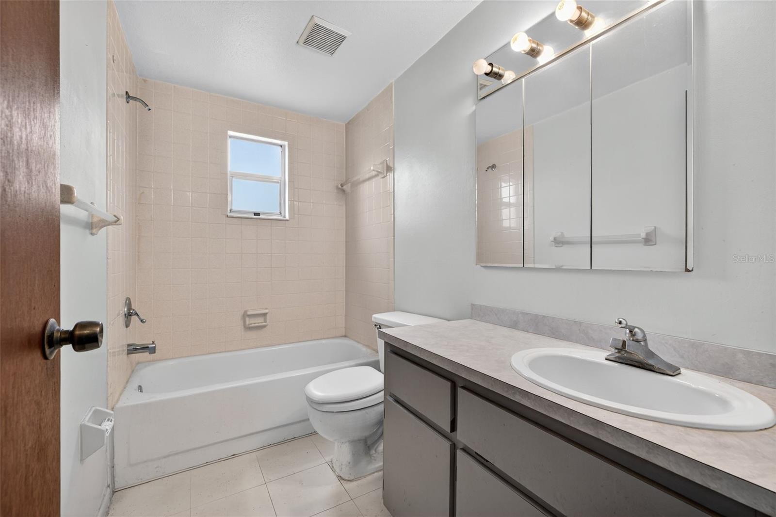 Image 8 of 17 For 5760 Hobson Street Ne