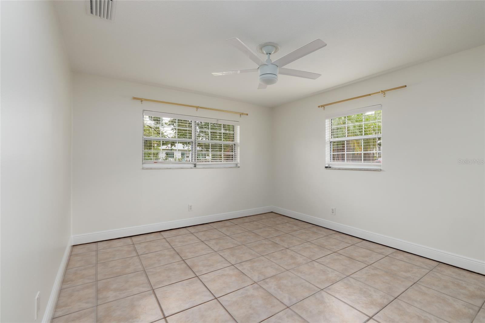 Image 12 of 38 For 121 28th Avenue N