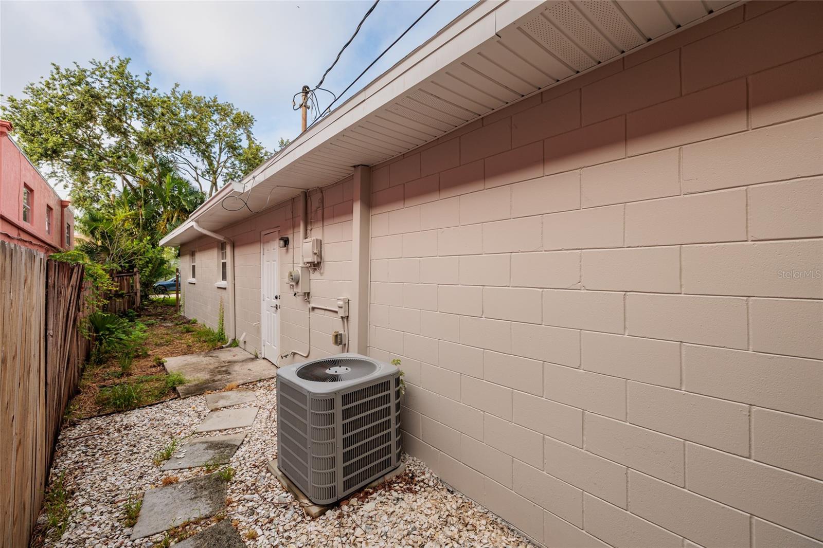 Image 20 of 38 For 121 28th Avenue N