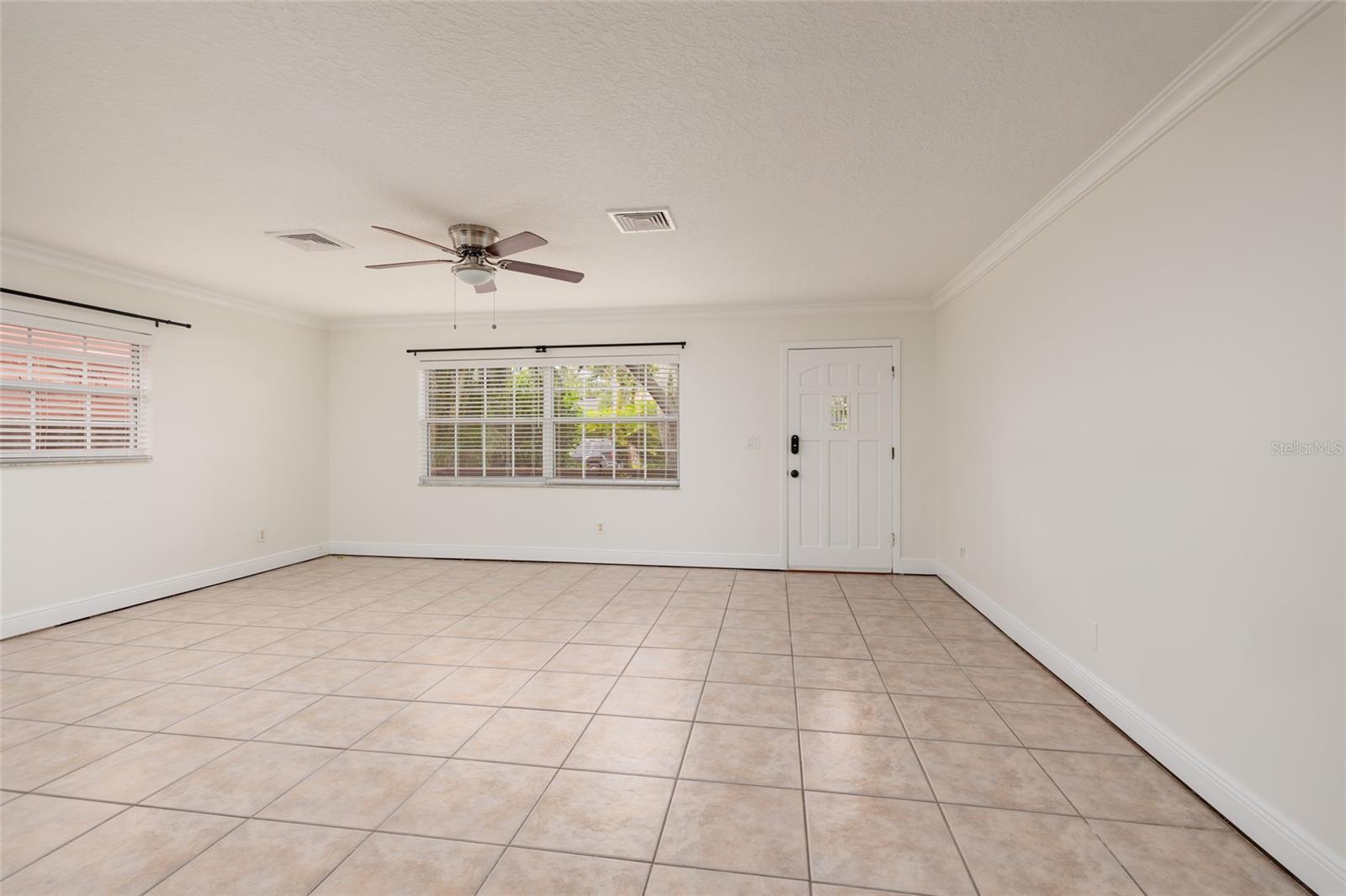 Image 3 of 38 For 121 28th Avenue N