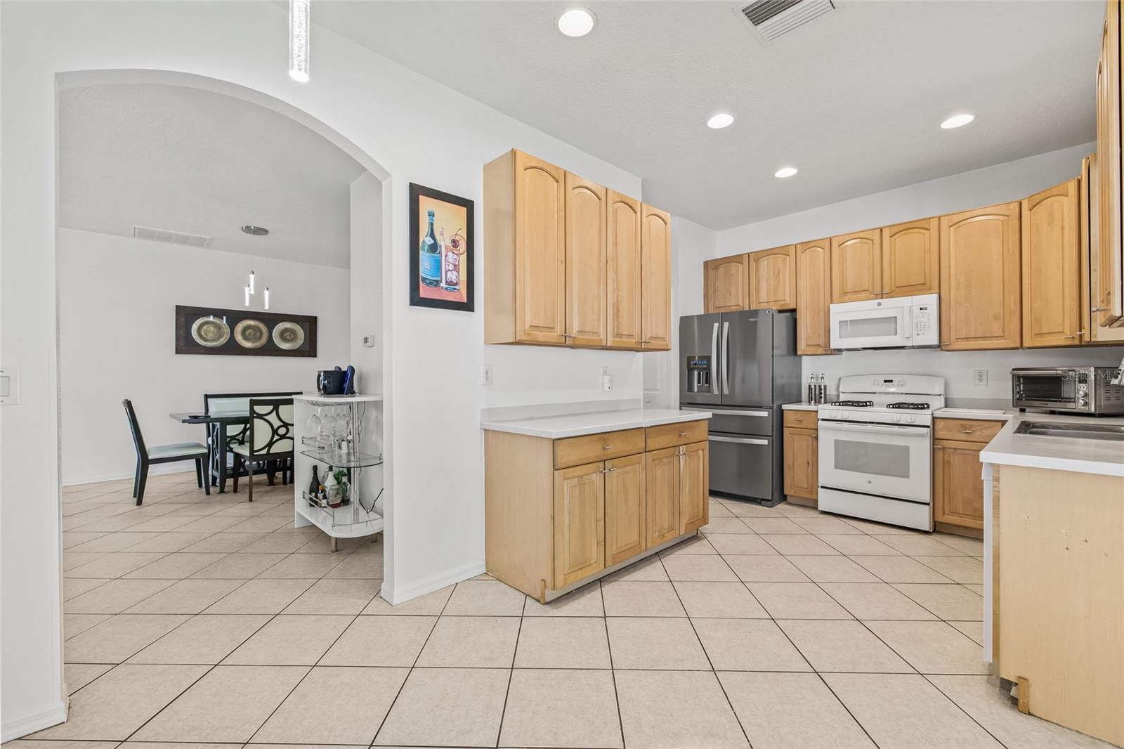 Image 18 of 49 For 14916 Berkford Ave
