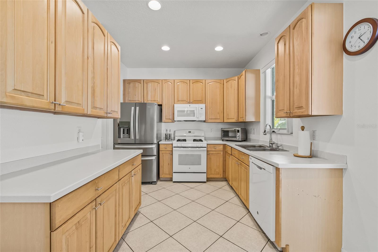 Image 20 of 49 For 14916 Berkford Ave