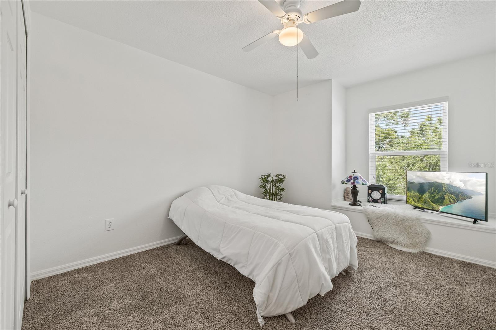 Image 38 of 49 For 14916 Berkford Ave
