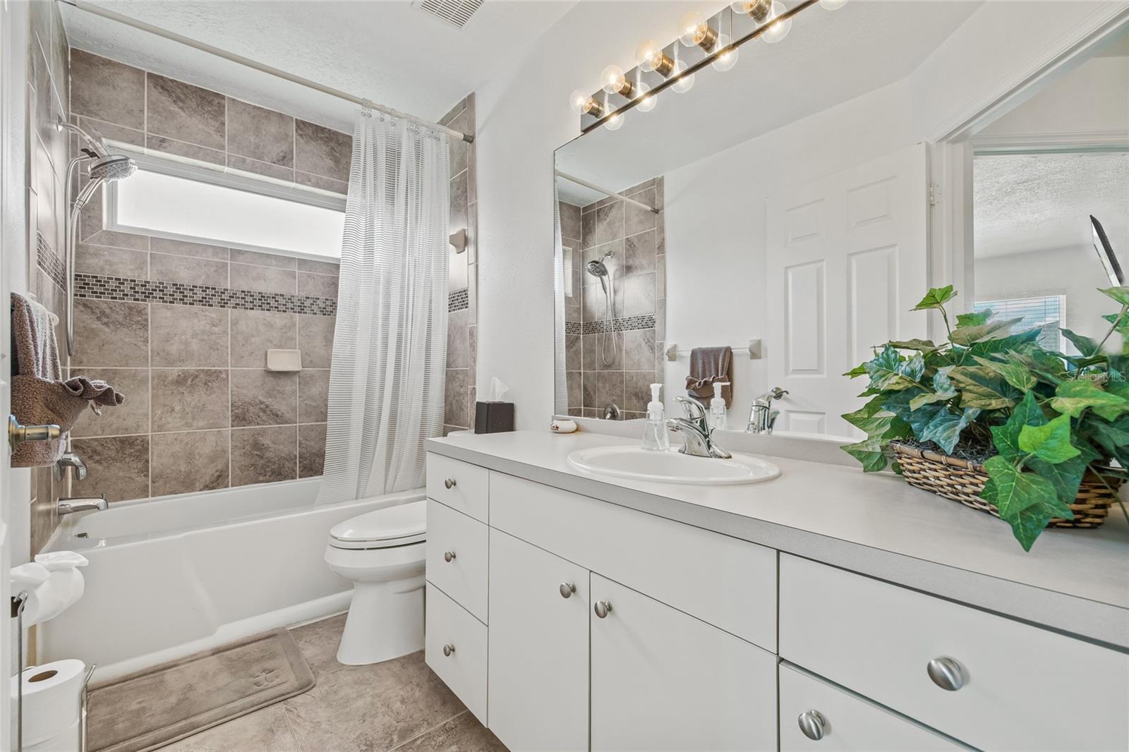 Image 40 of 49 For 14916 Berkford Ave