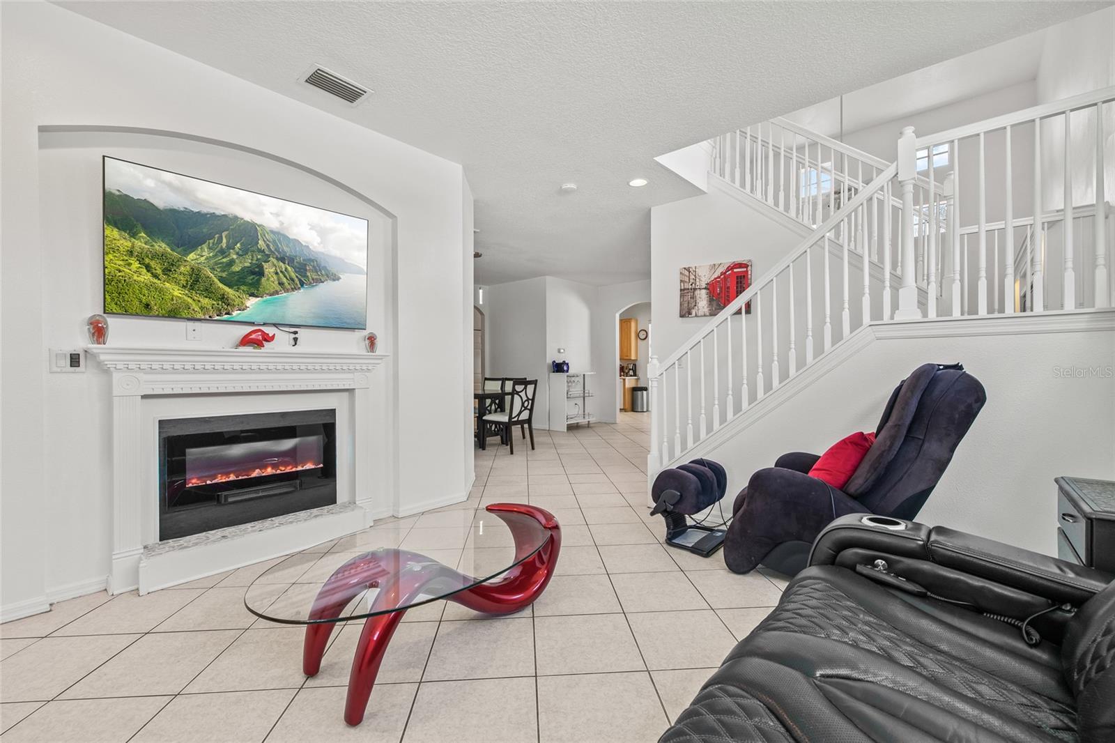 Image 9 of 49 For 14916 Berkford Ave