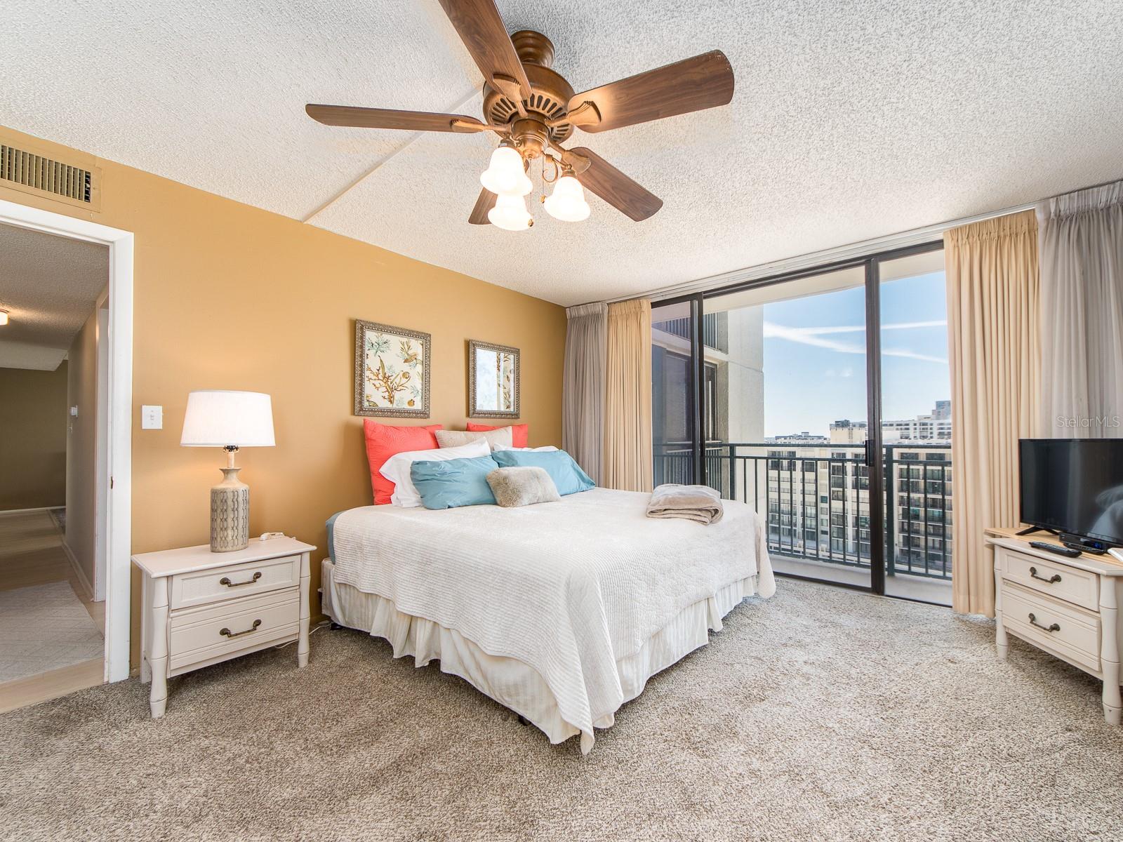 Image 16 of 52 For 1390 Gulf Boulevard 901