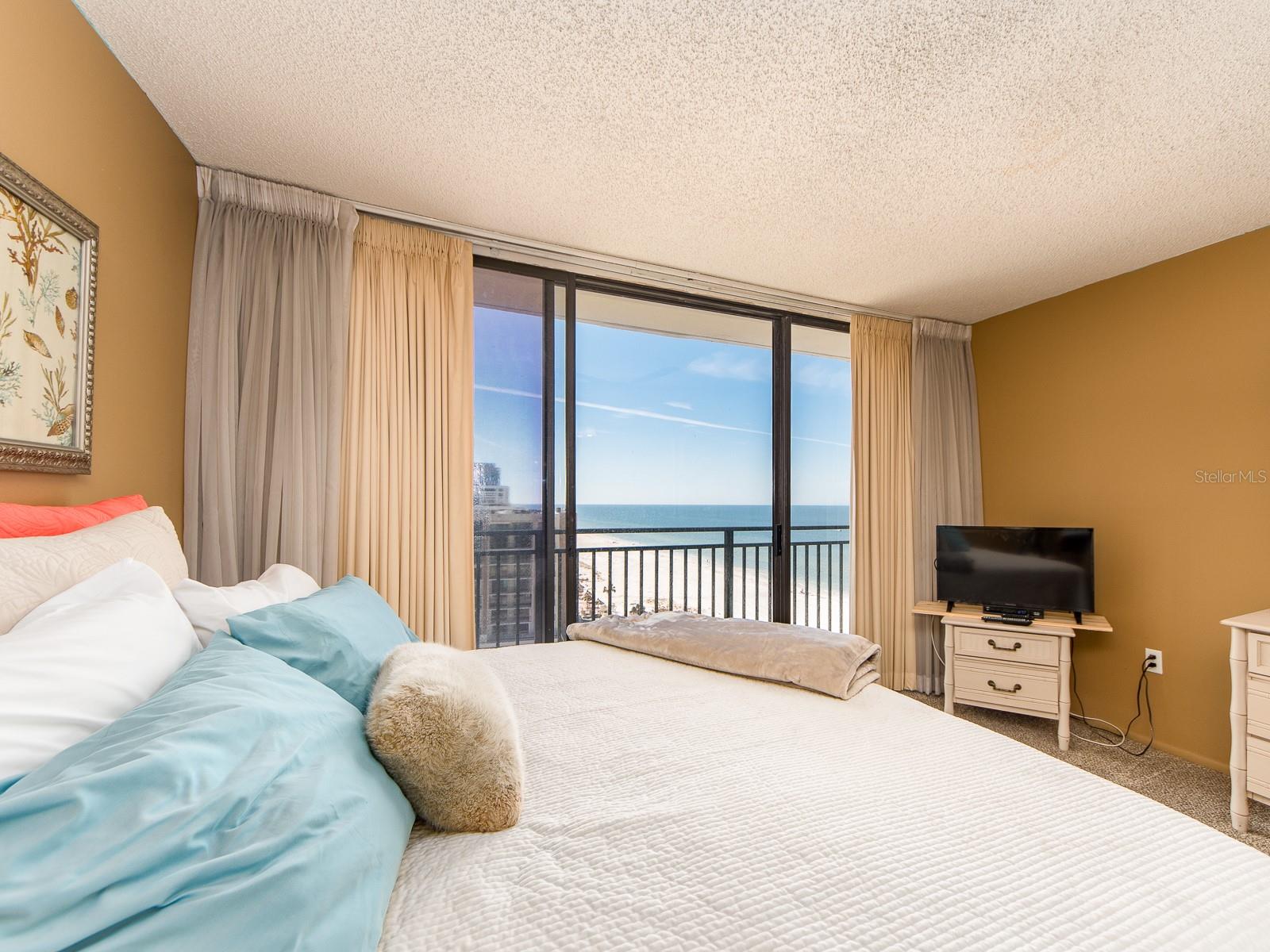 Image 17 of 52 For 1390 Gulf Boulevard 901