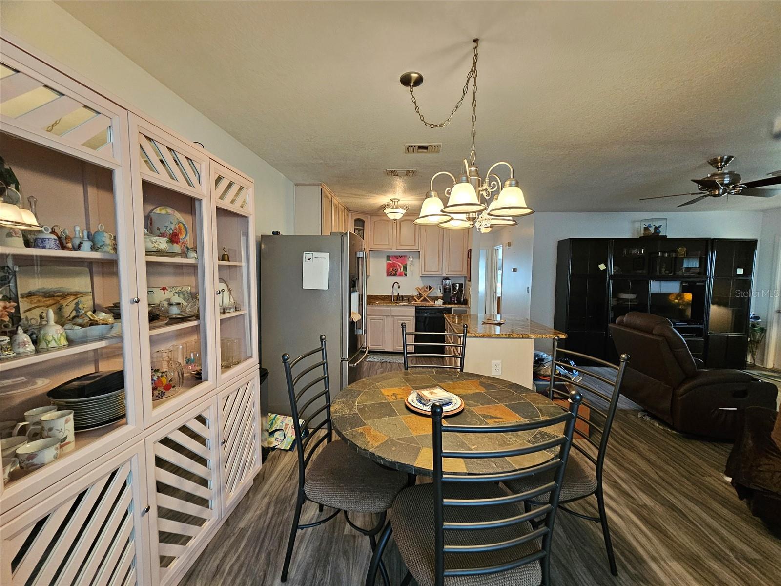 Image 15 of 61 For 1907 Canterbury Lane 4