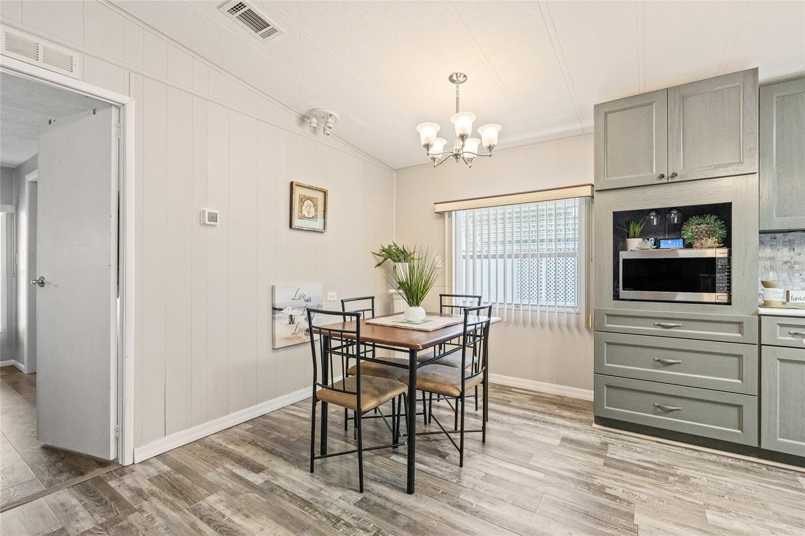 Image 8 of 34 For 1576 Longbow Drive