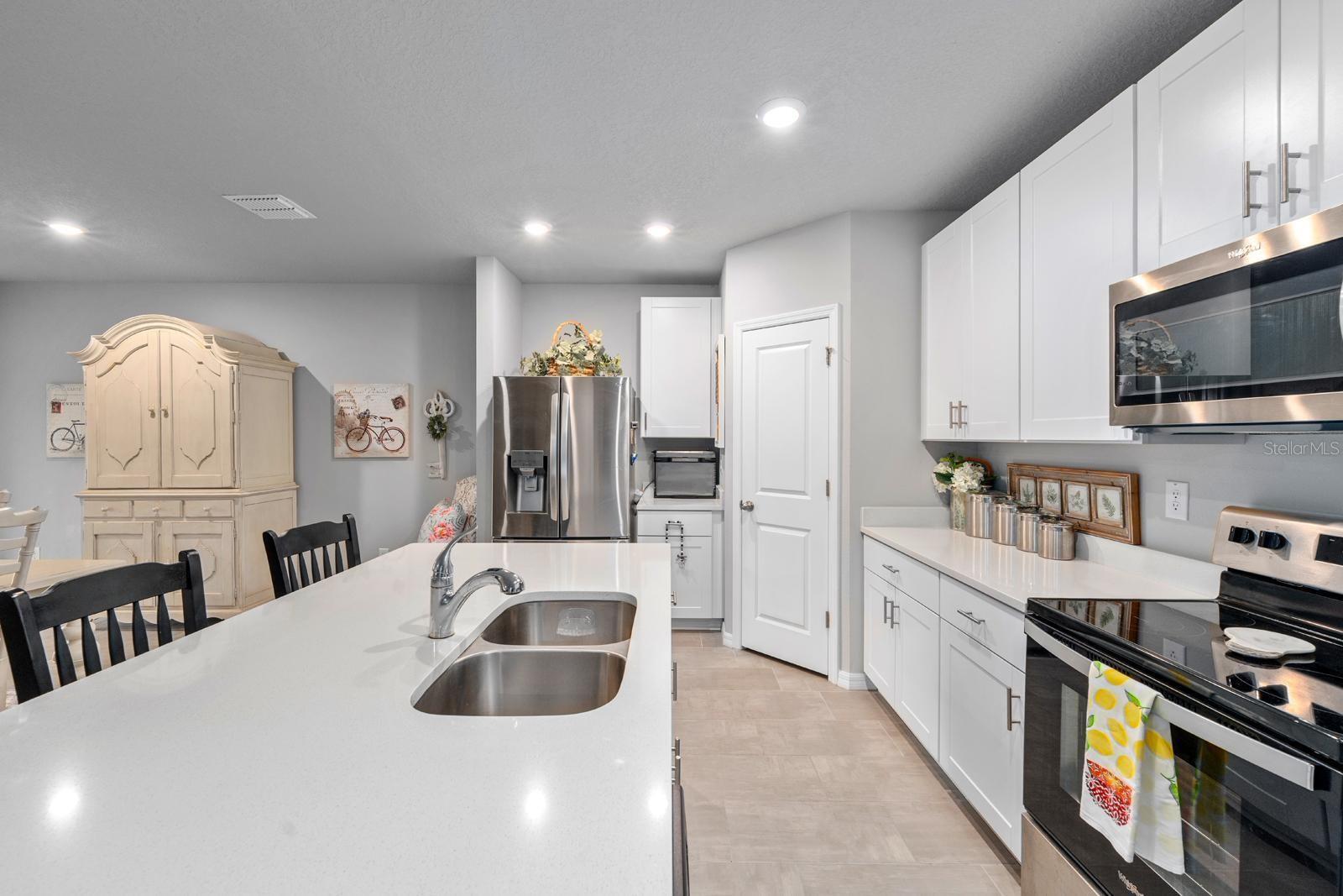 Image 13 of 31 For 3413 Bonsilva Street