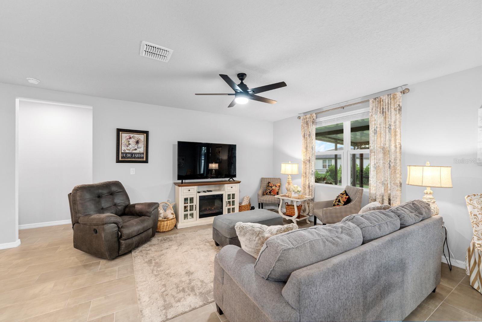 Image 7 of 31 For 3413 Bonsilva Street