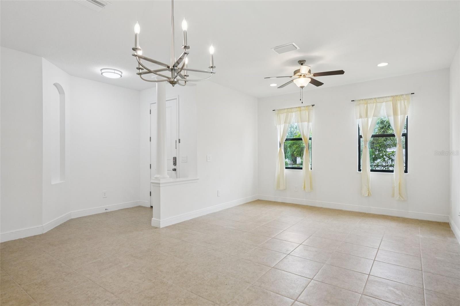 Image 4 of 35 For 1214 Florablu Drive