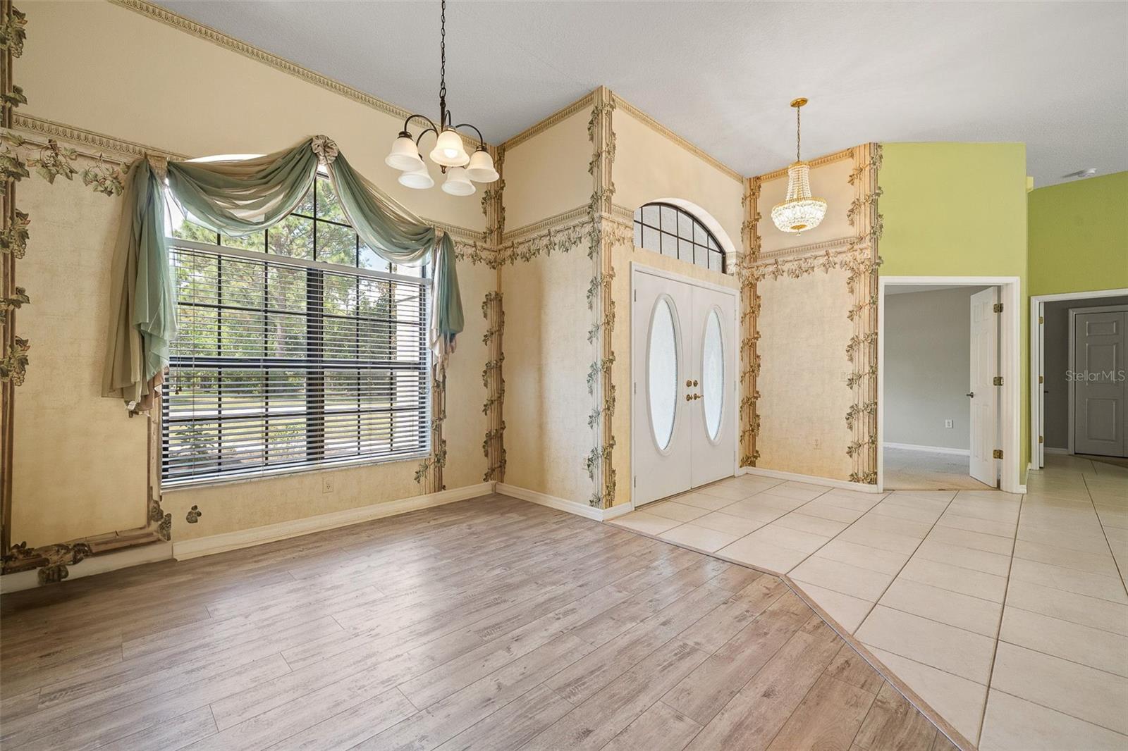 Listing photo id 9 for 19 Foxglove Court