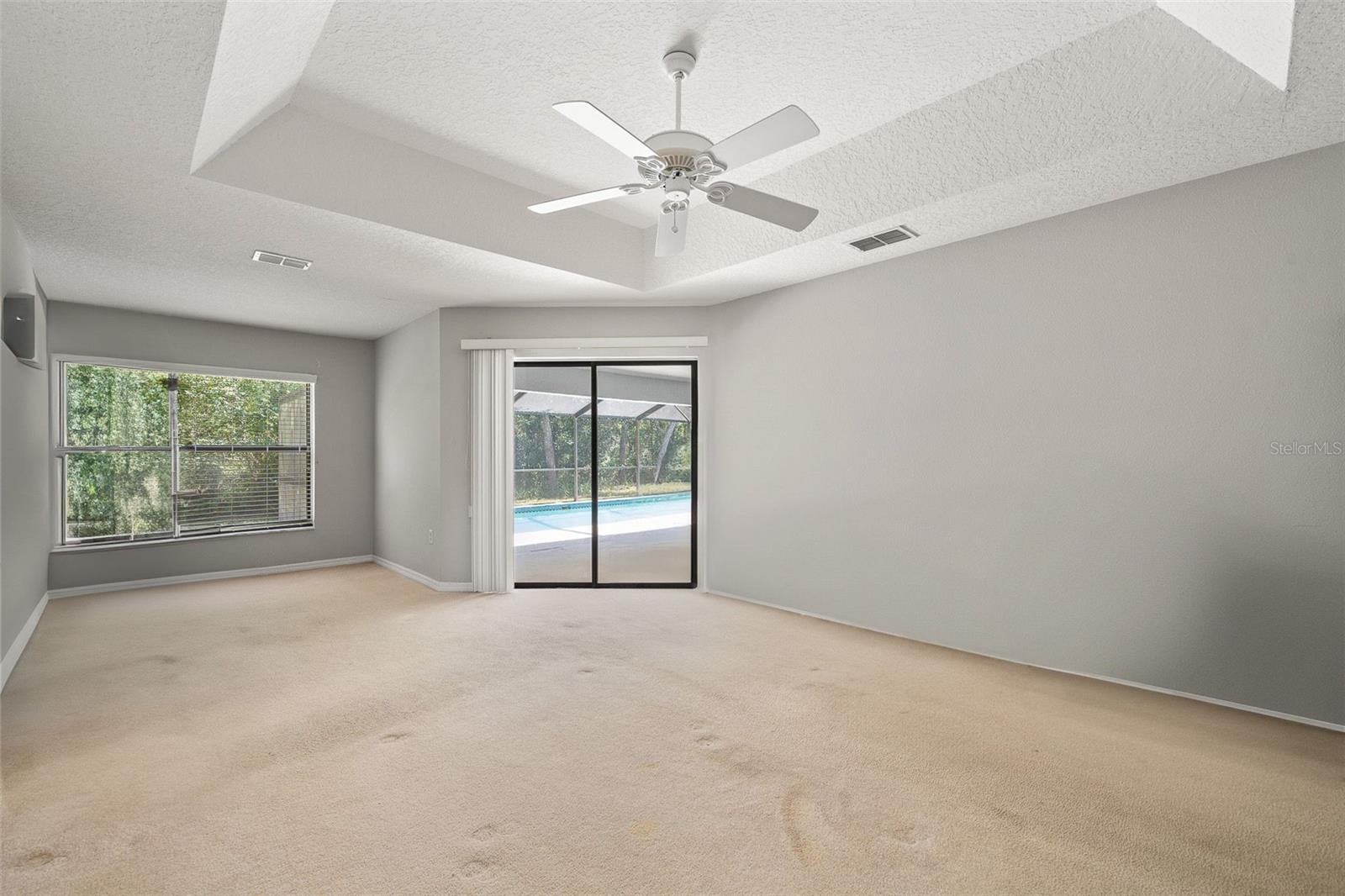 Listing photo id 11 for 19 Foxglove Court
