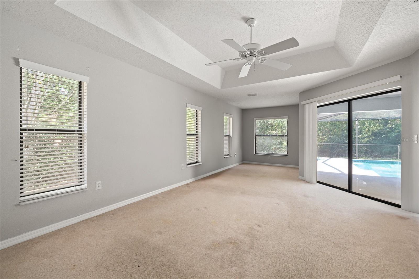 Listing photo id 12 for 19 Foxglove Court