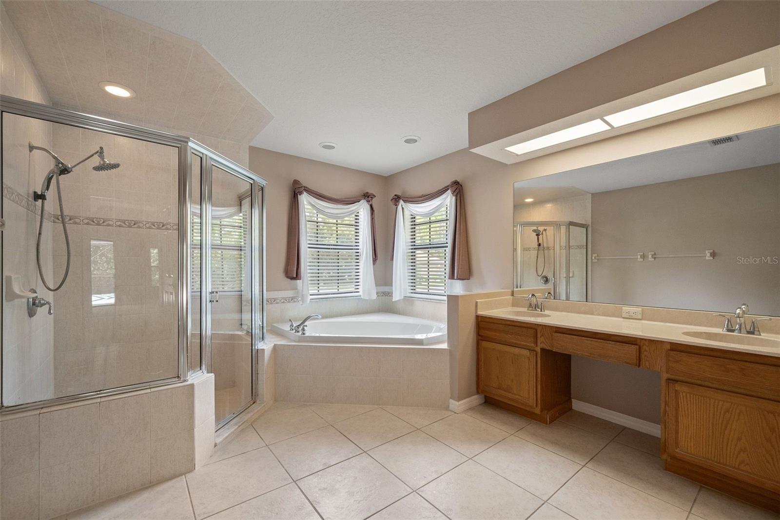 Listing photo id 15 for 19 Foxglove Court