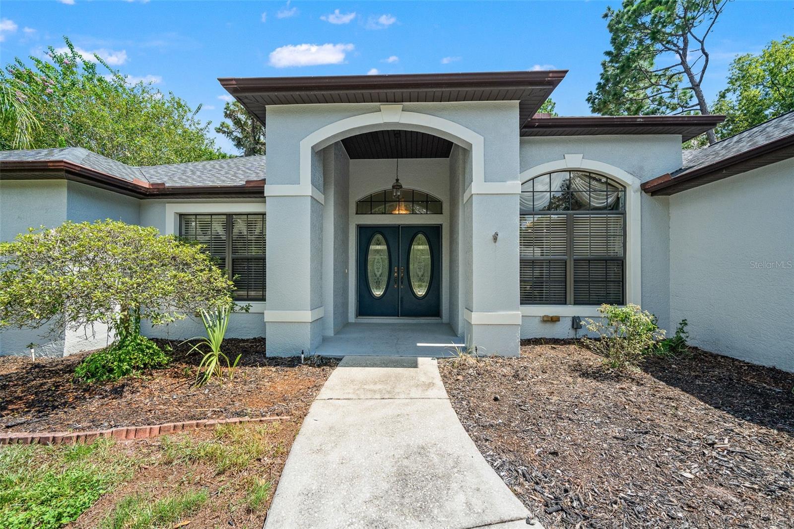Listing photo id 0 for 19 Foxglove Court