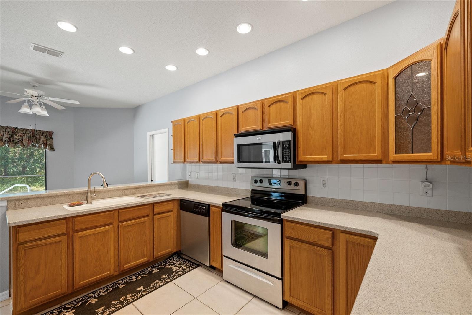 Listing photo id 18 for 19 Foxglove Court