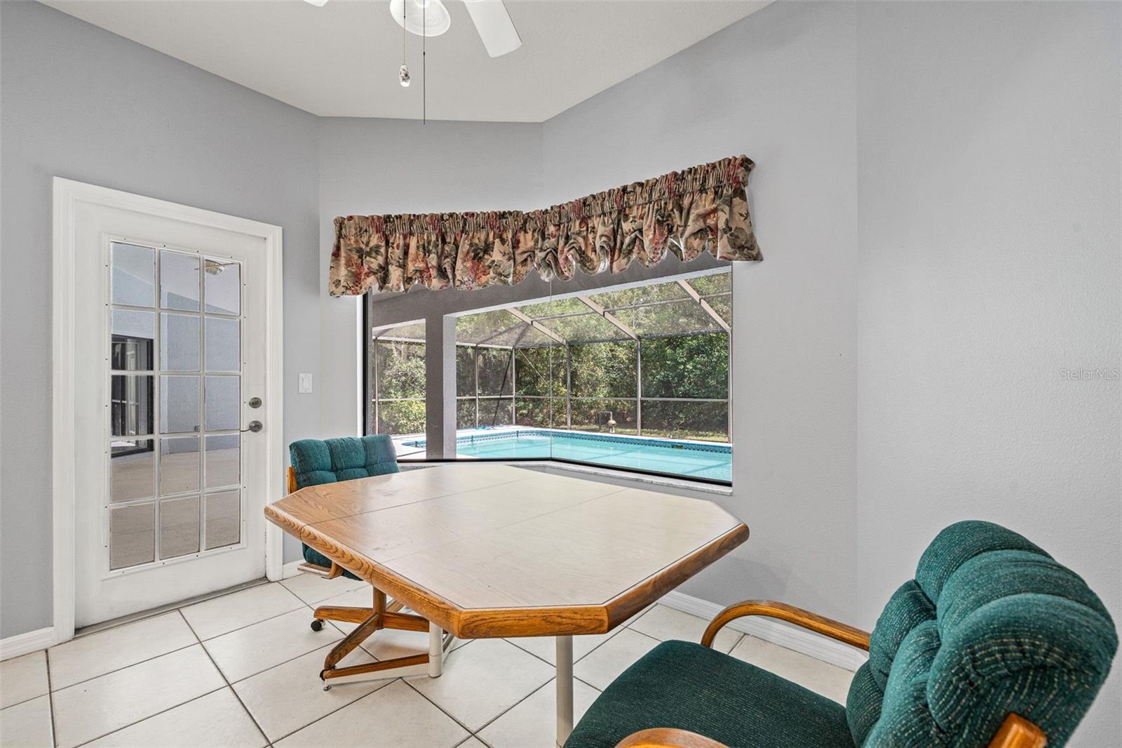 Listing photo id 22 for 19 Foxglove Court