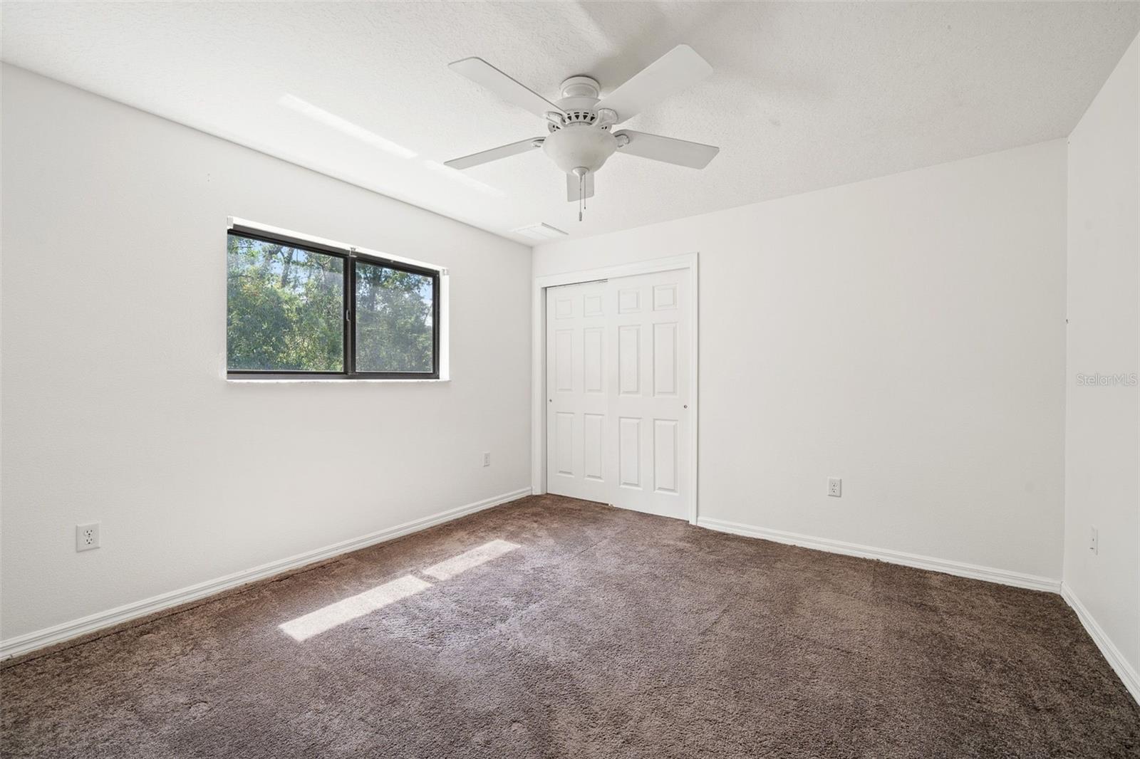 Listing photo id 23 for 19 Foxglove Court