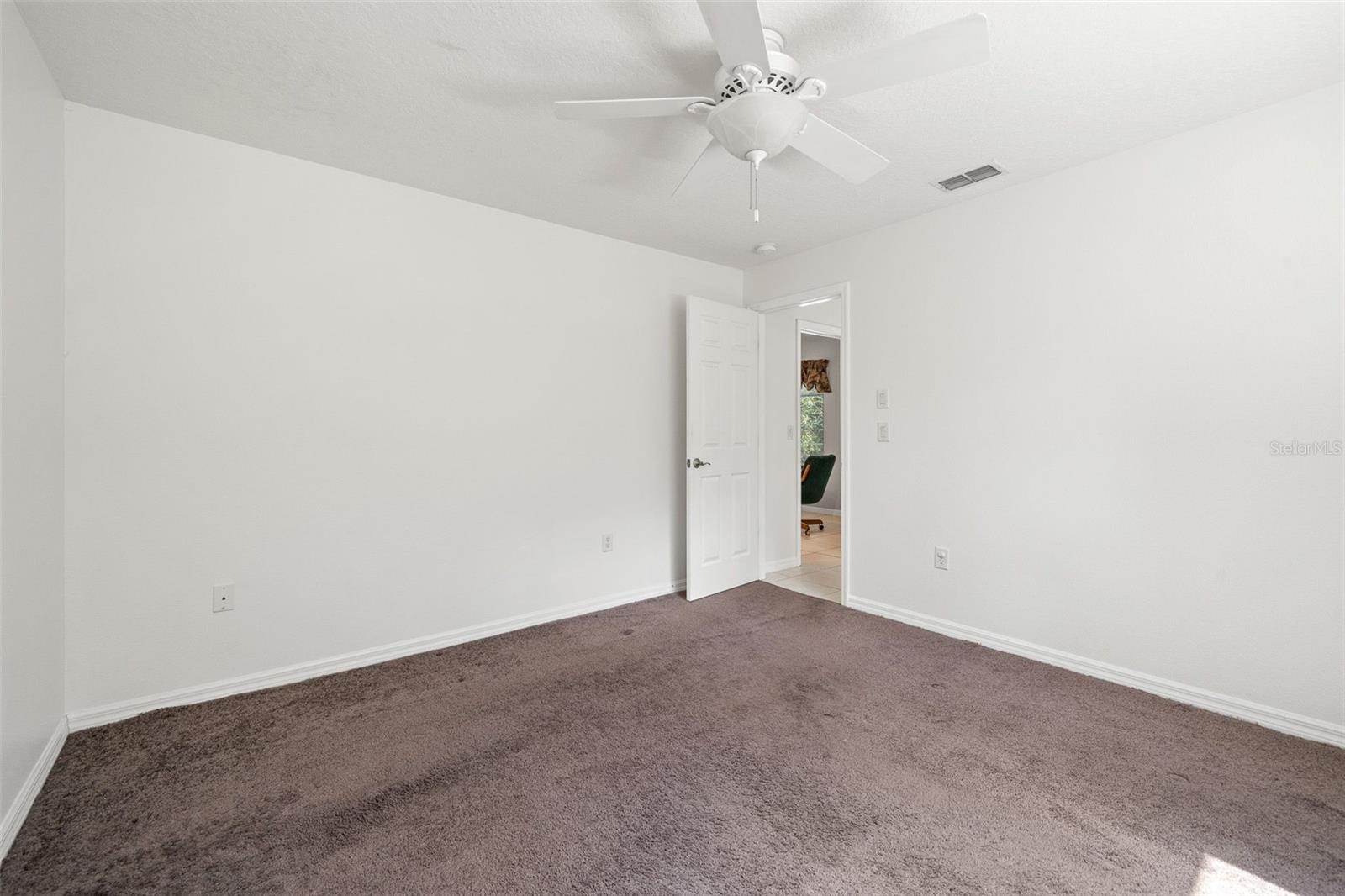 Listing photo id 24 for 19 Foxglove Court