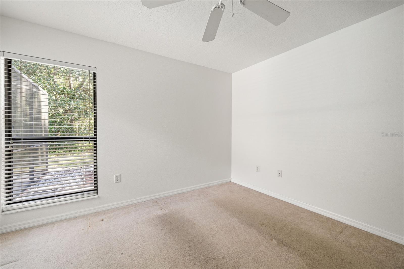 Listing photo id 27 for 19 Foxglove Court