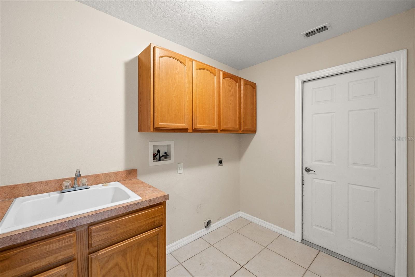 Listing photo id 28 for 19 Foxglove Court