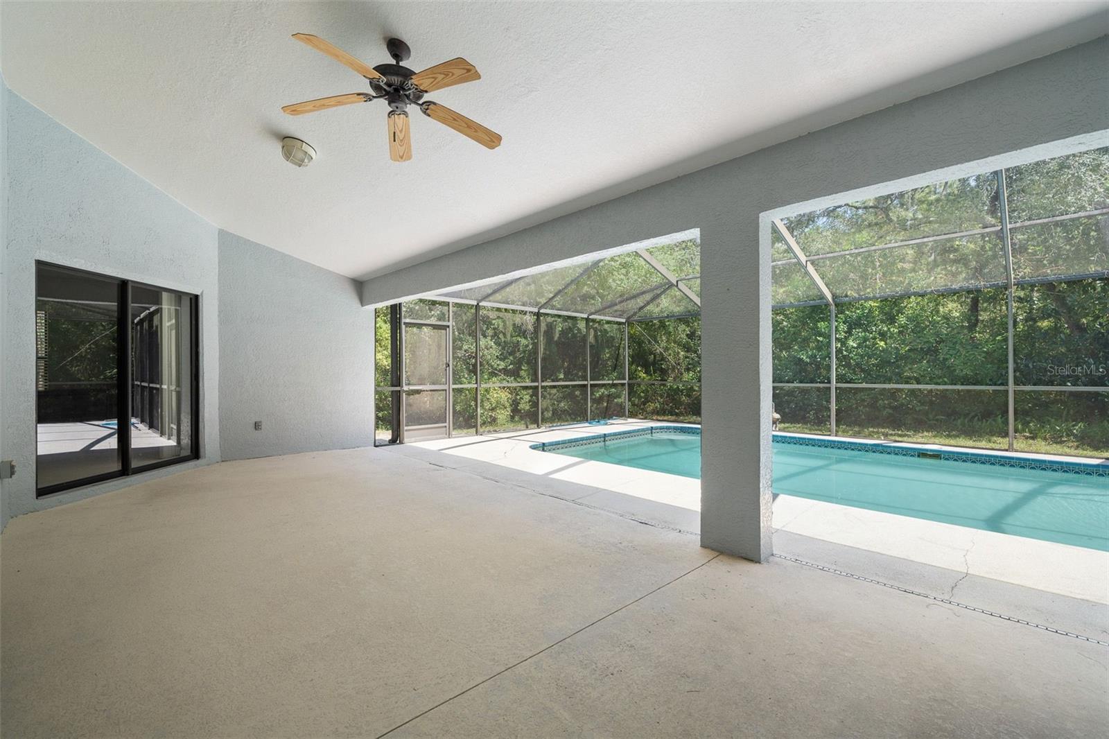 Listing photo id 30 for 19 Foxglove Court