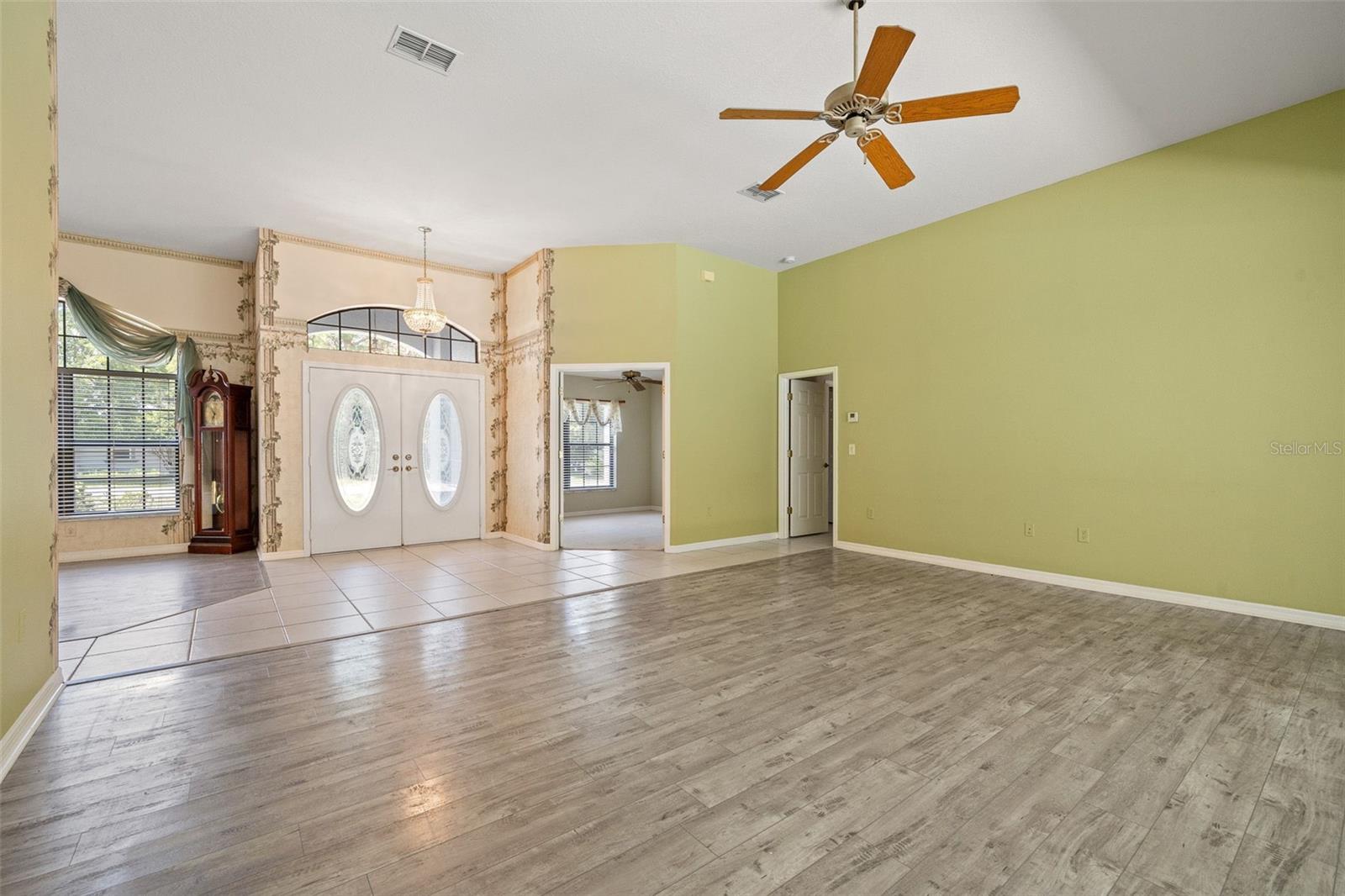 Listing photo id 4 for 19 Foxglove Court