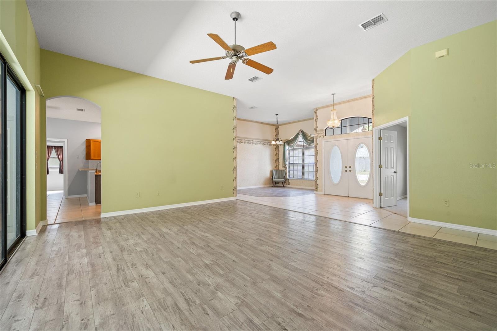 Listing photo id 5 for 19 Foxglove Court