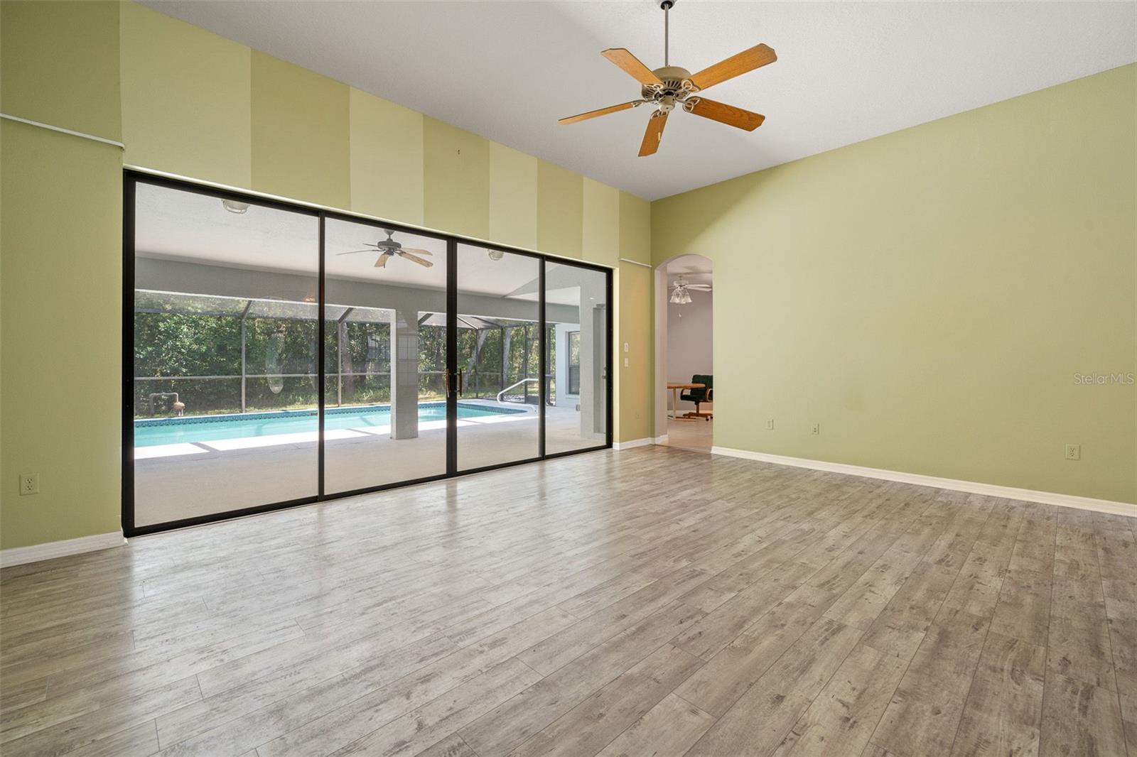 Listing photo id 6 for 19 Foxglove Court