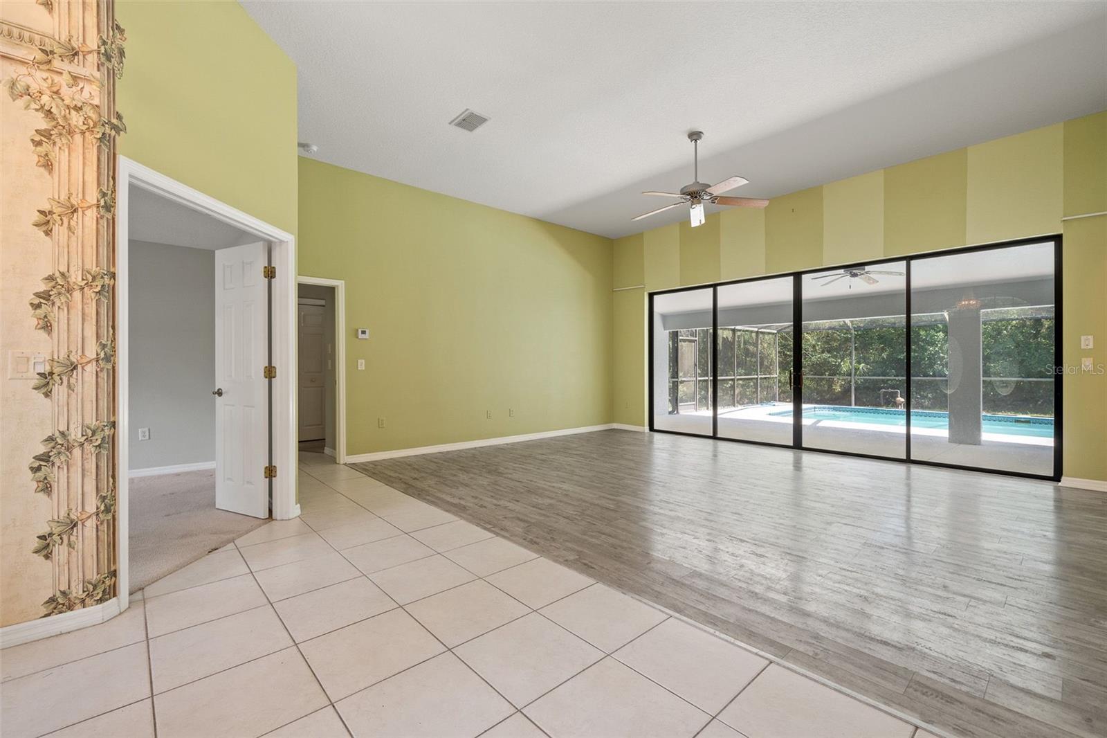 Listing photo id 7 for 19 Foxglove Court