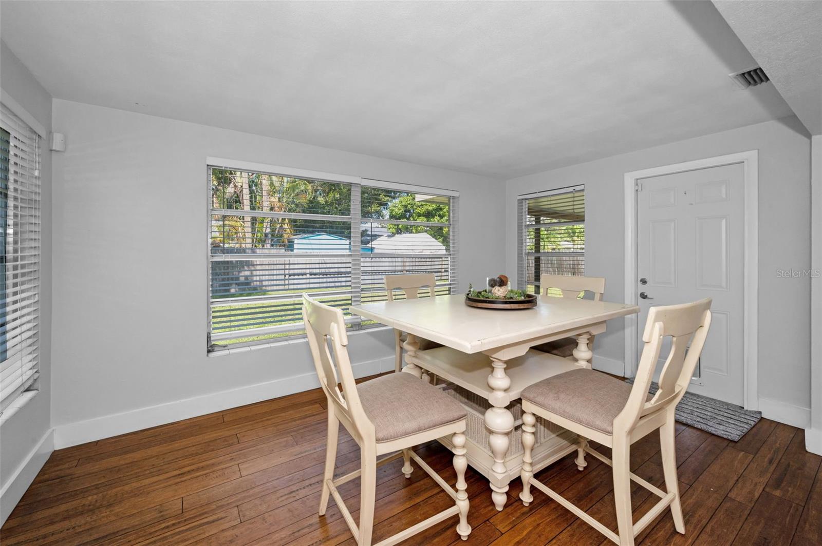 Image 11 of 43 For 1866 Murray Avenue