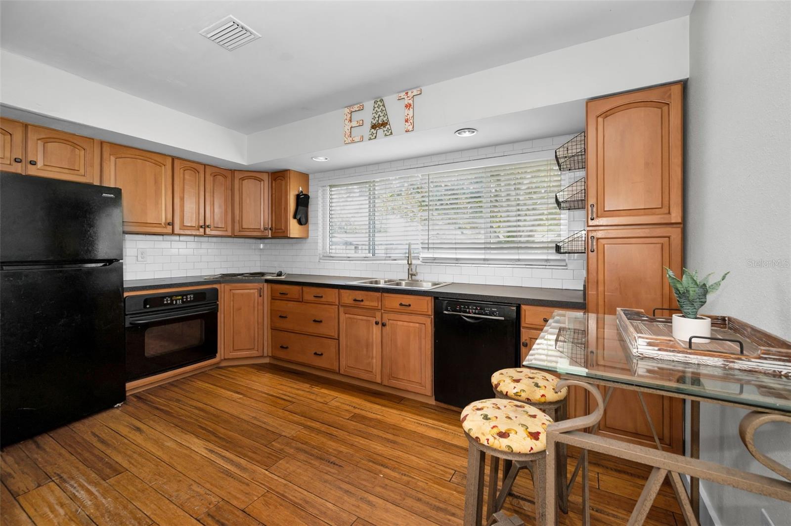 Image 15 of 43 For 1866 Murray Avenue