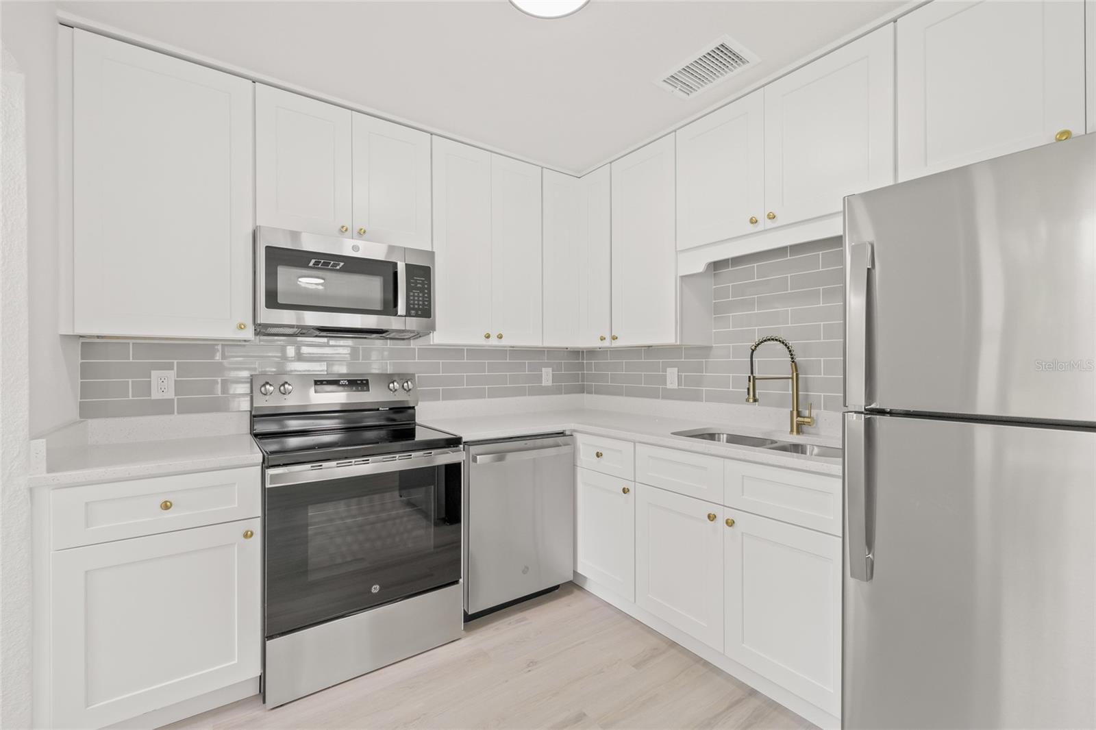 Image 10 of 35 For 1517 Scranton Avenue