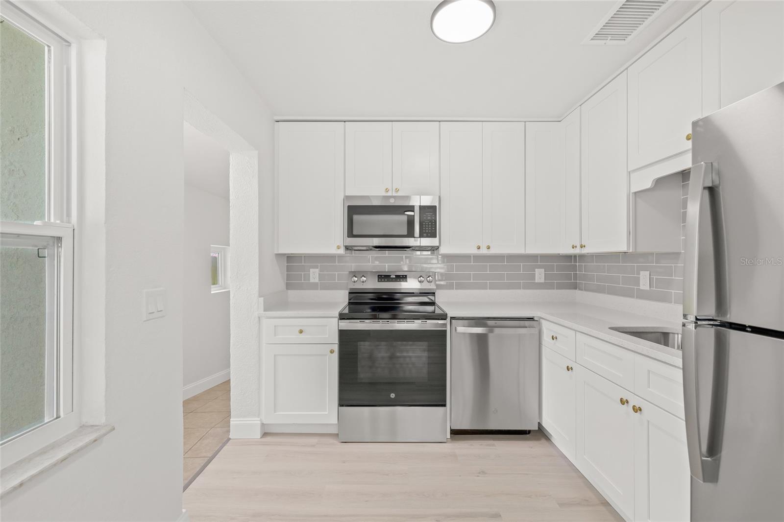 Image 11 of 35 For 1517 Scranton Avenue