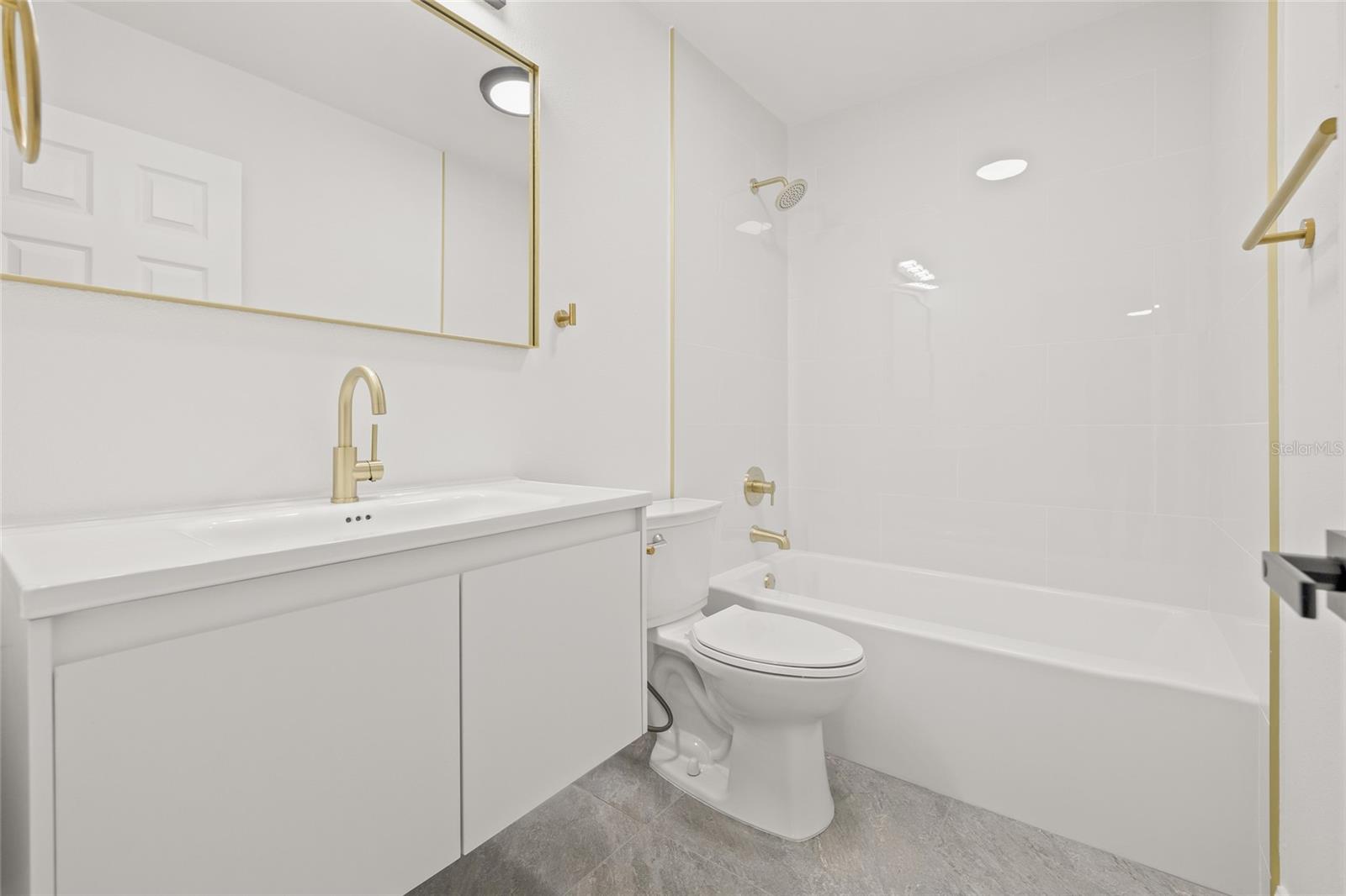 Image 18 of 35 For 1517 Scranton Avenue