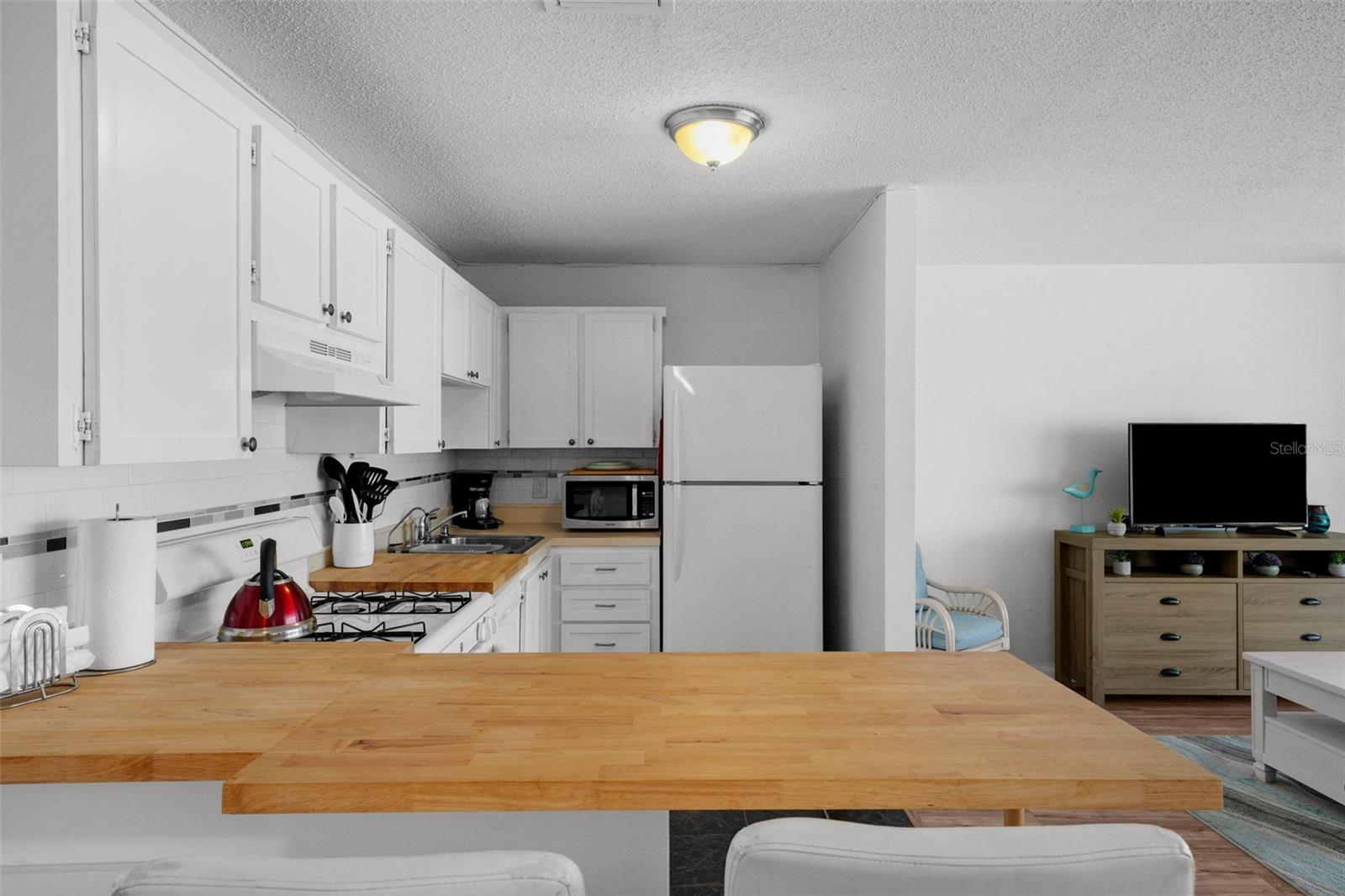 Image 6 of 44 For 5623 80th Street N 506