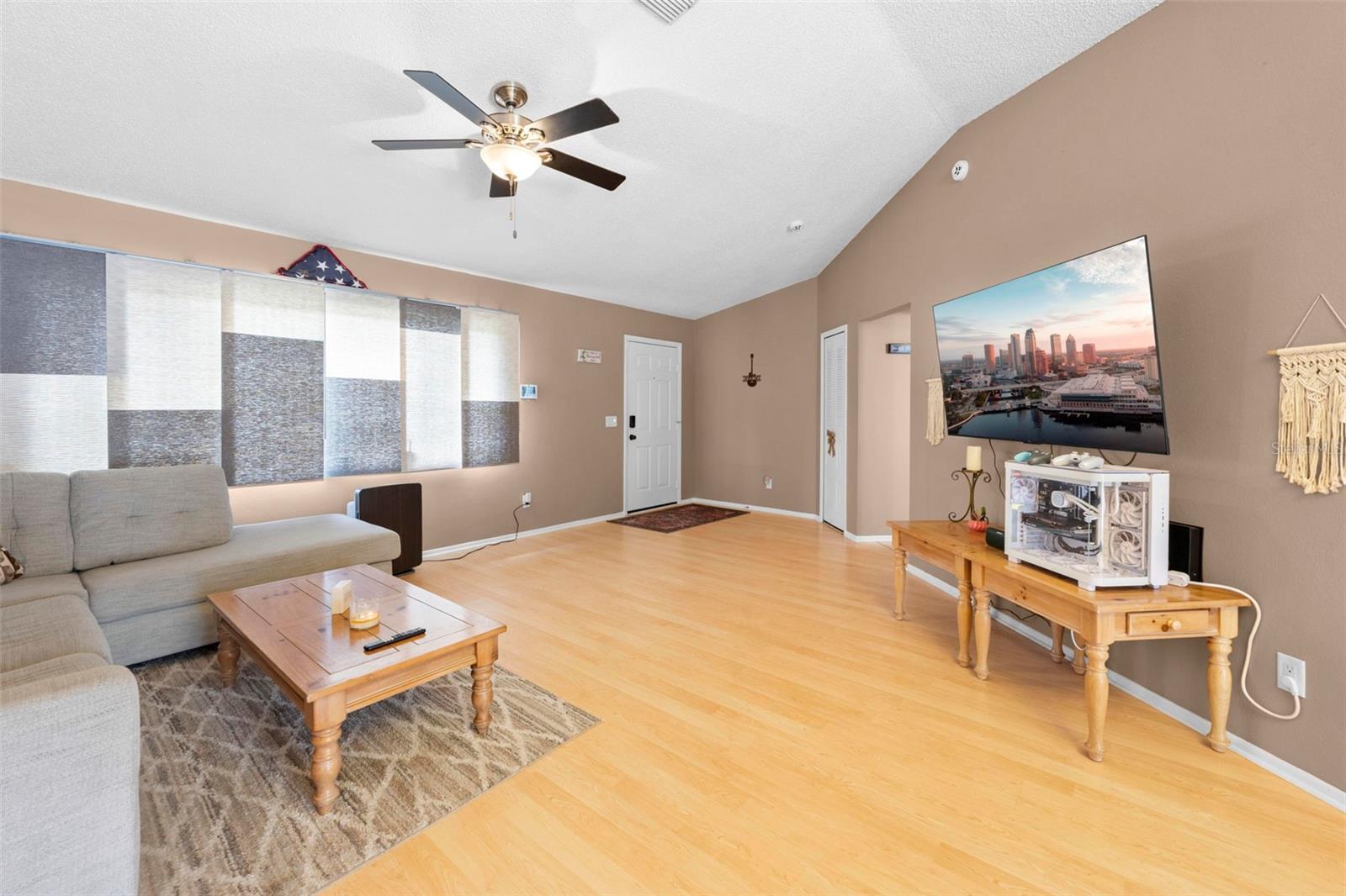 Image 13 of 51 For 11232 Topaz Street