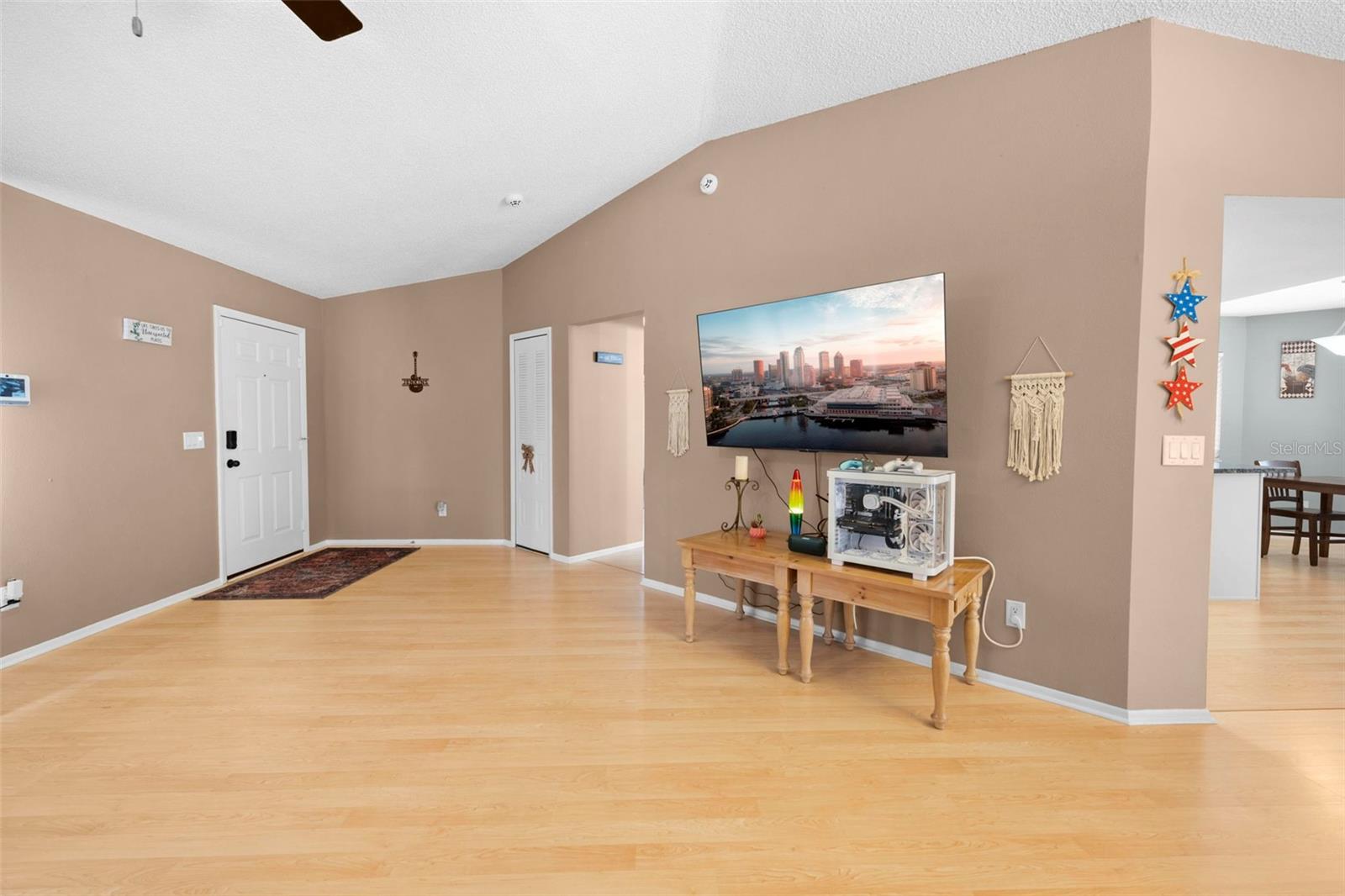 Image 14 of 51 For 11232 Topaz Street