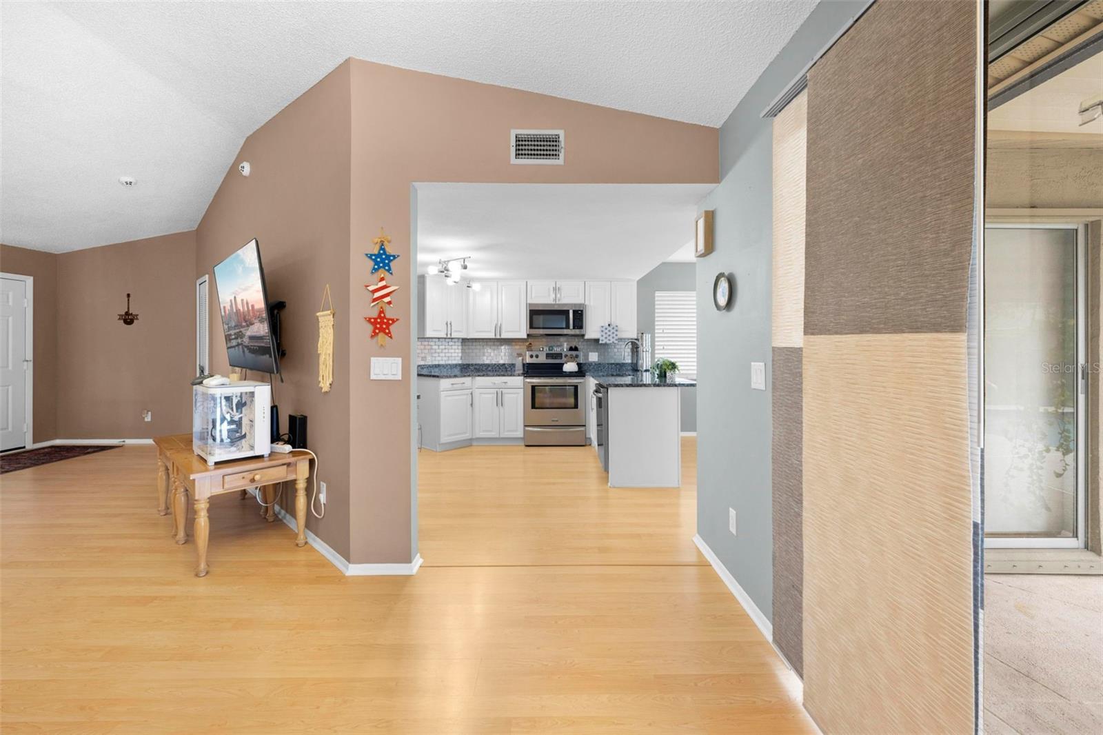 Image 17 of 51 For 11232 Topaz Street