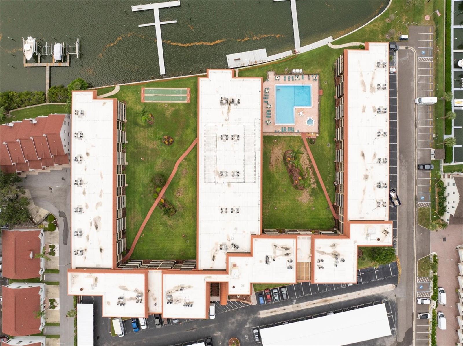 Image 28 of 36 For 19701 Gulf Boulevard 320