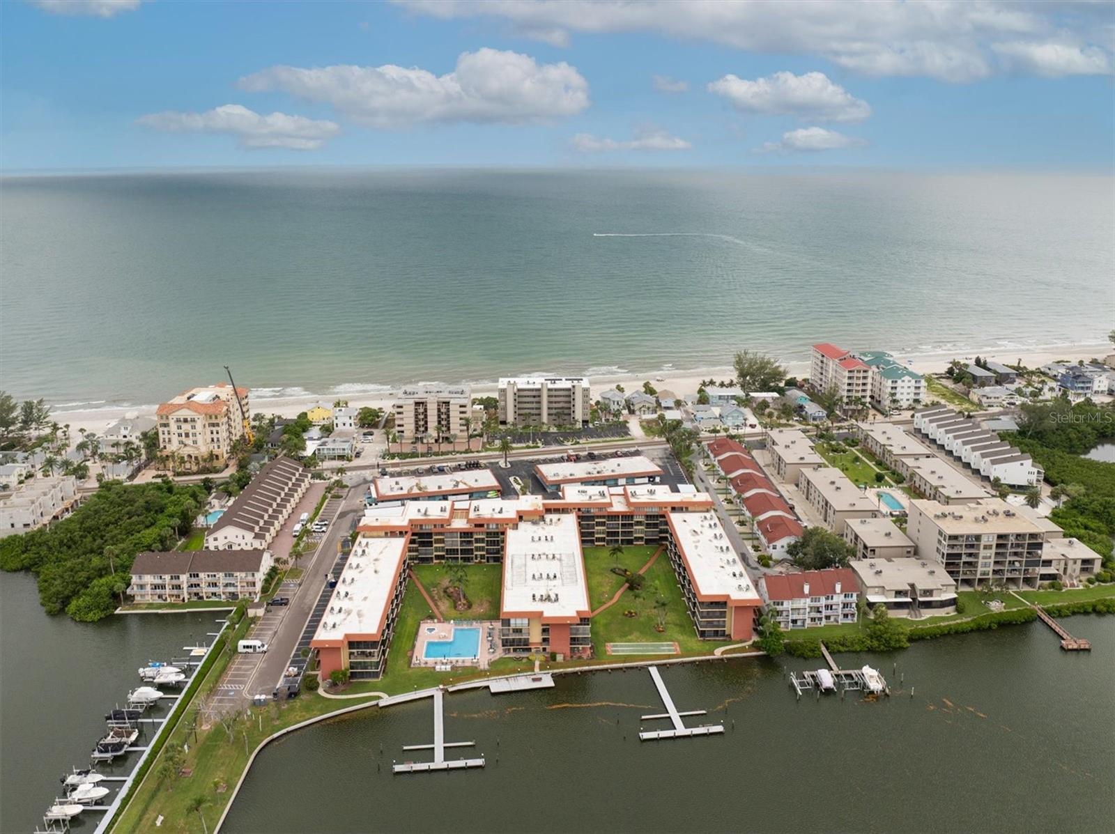 Image 33 of 36 For 19701 Gulf Boulevard 320