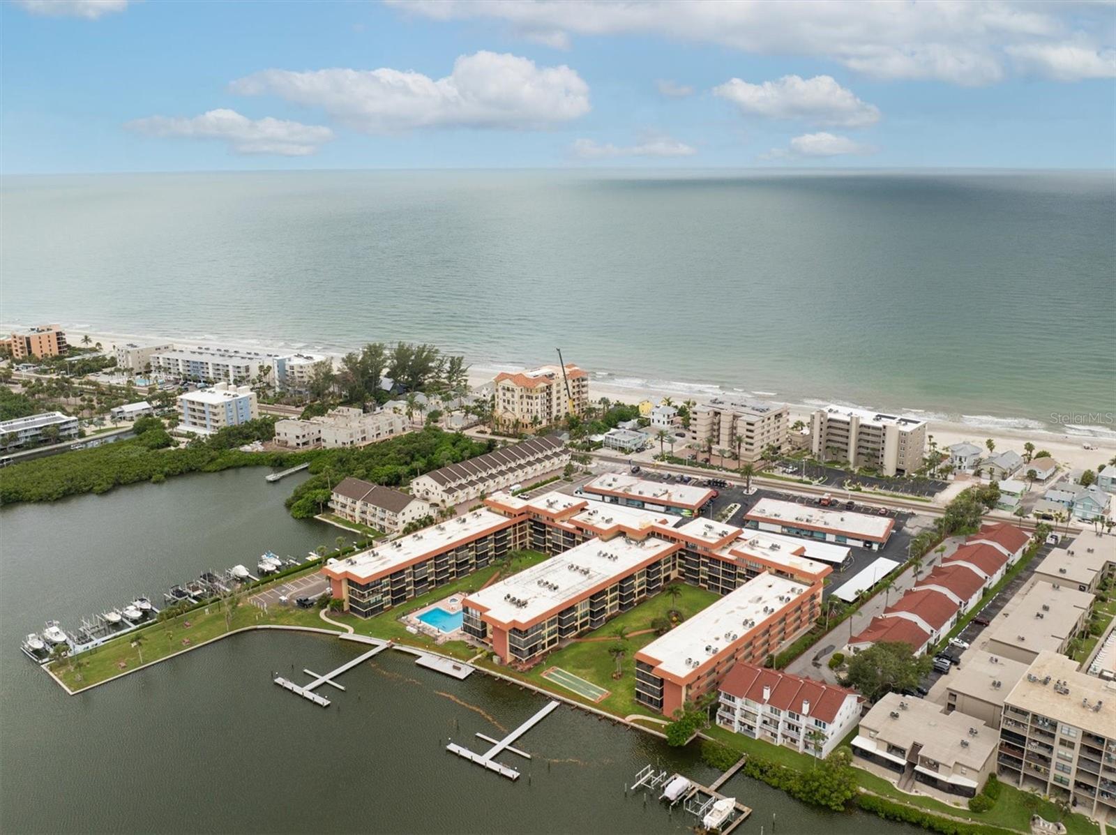 Image 34 of 36 For 19701 Gulf Boulevard 320