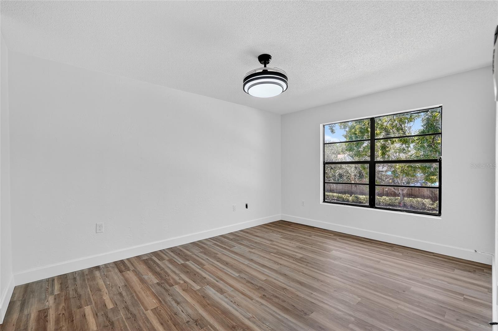 Image 8 of 19 For 1306 Lennox Road E 1306