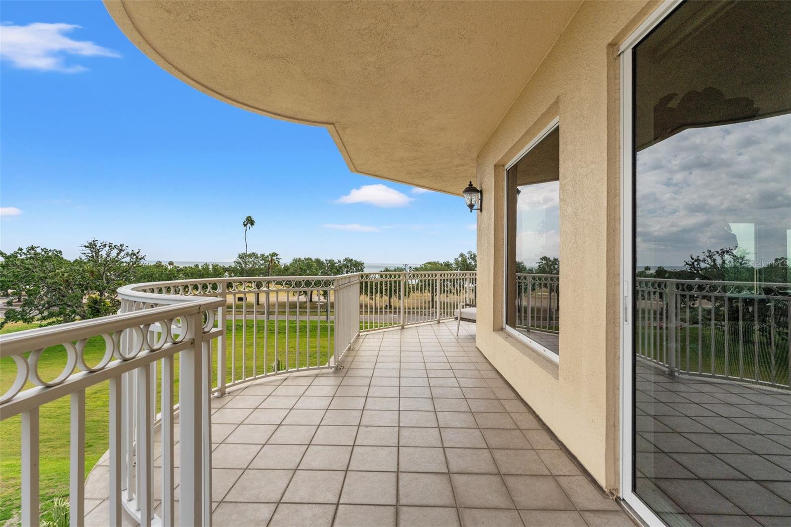 Image 14 of 74 For 555 5th Avenue Ne 414