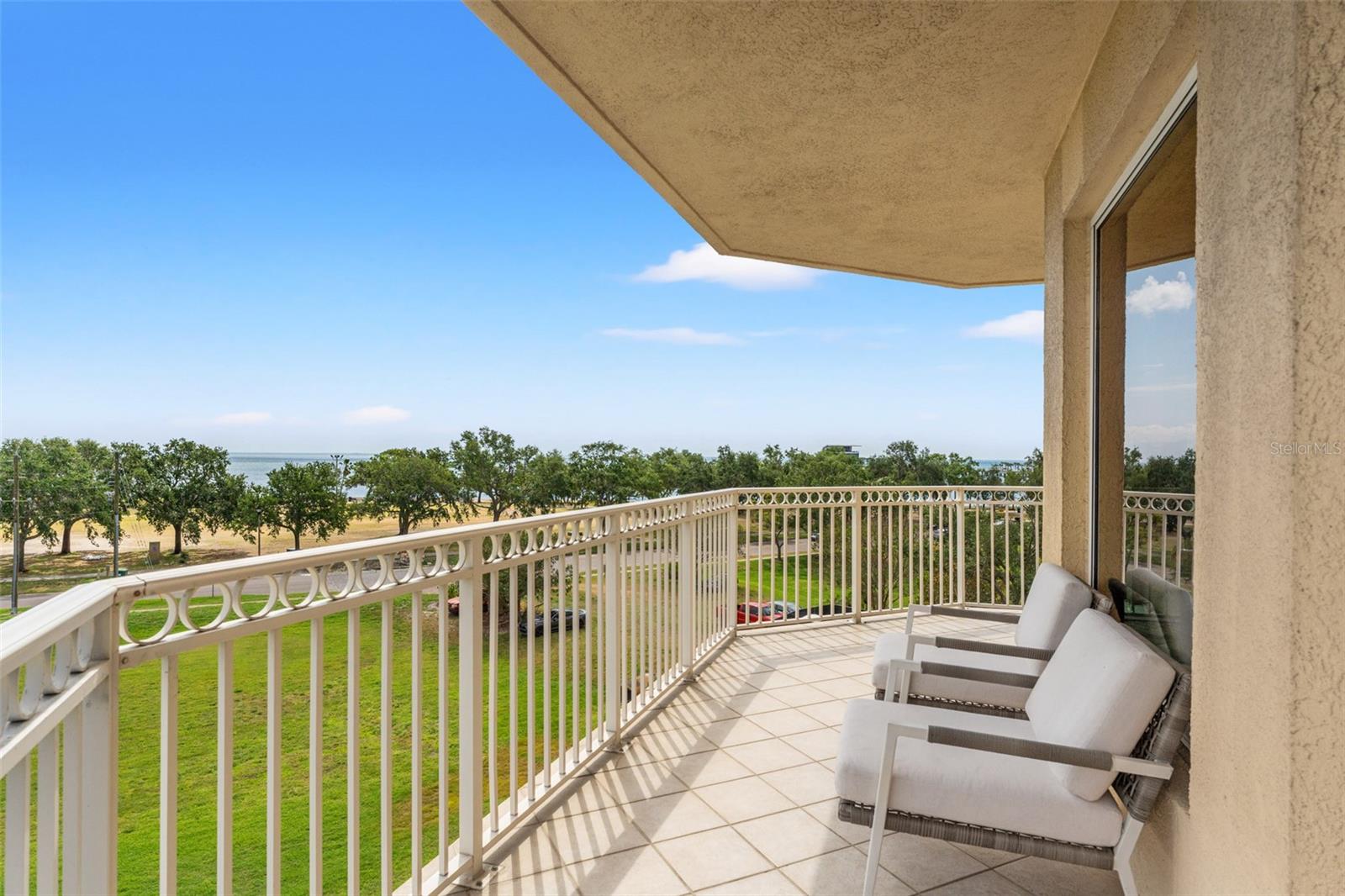 Image 16 of 74 For 555 5th Avenue Ne 414