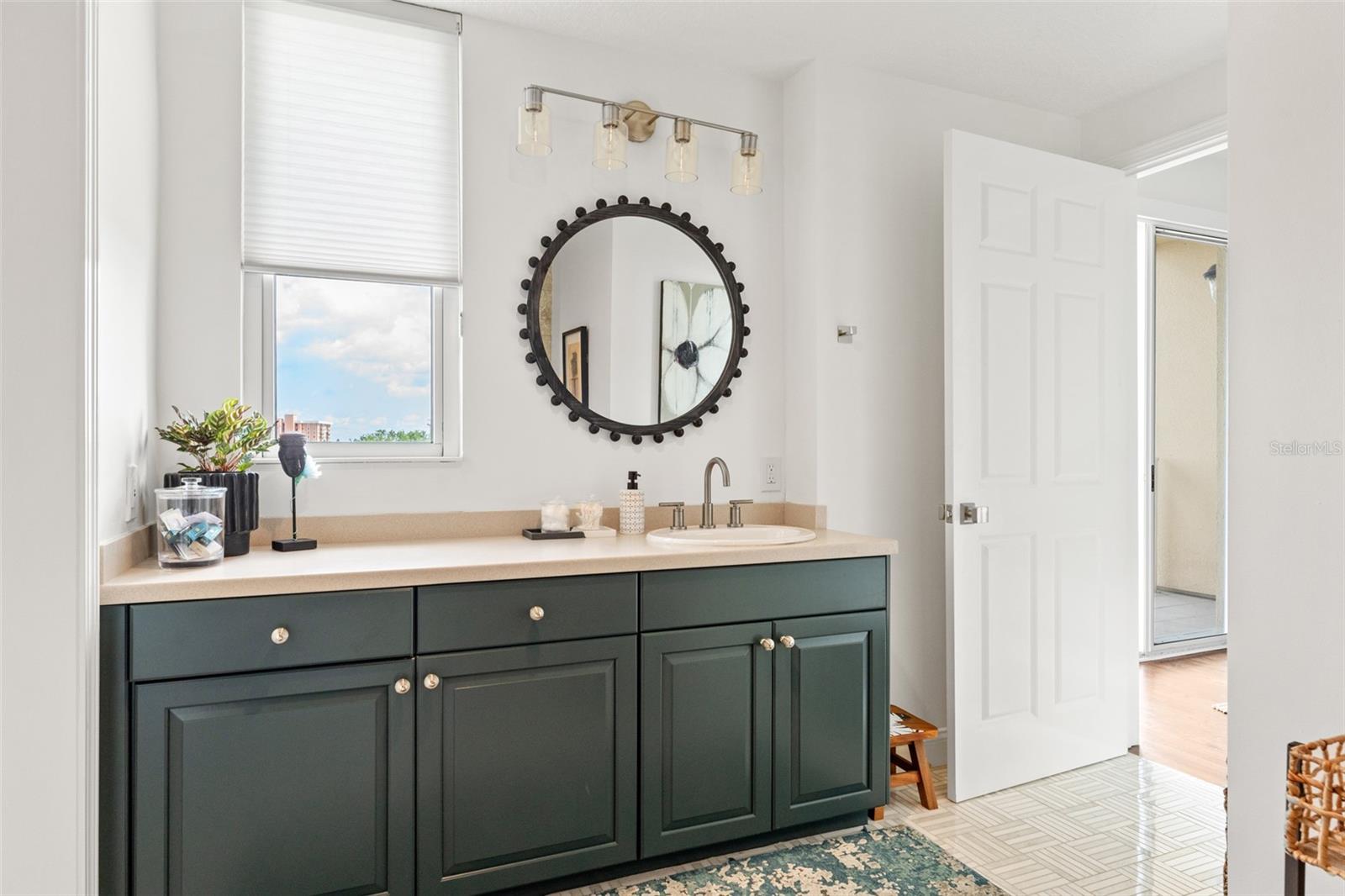 Image 36 of 74 For 555 5th Avenue Ne 414